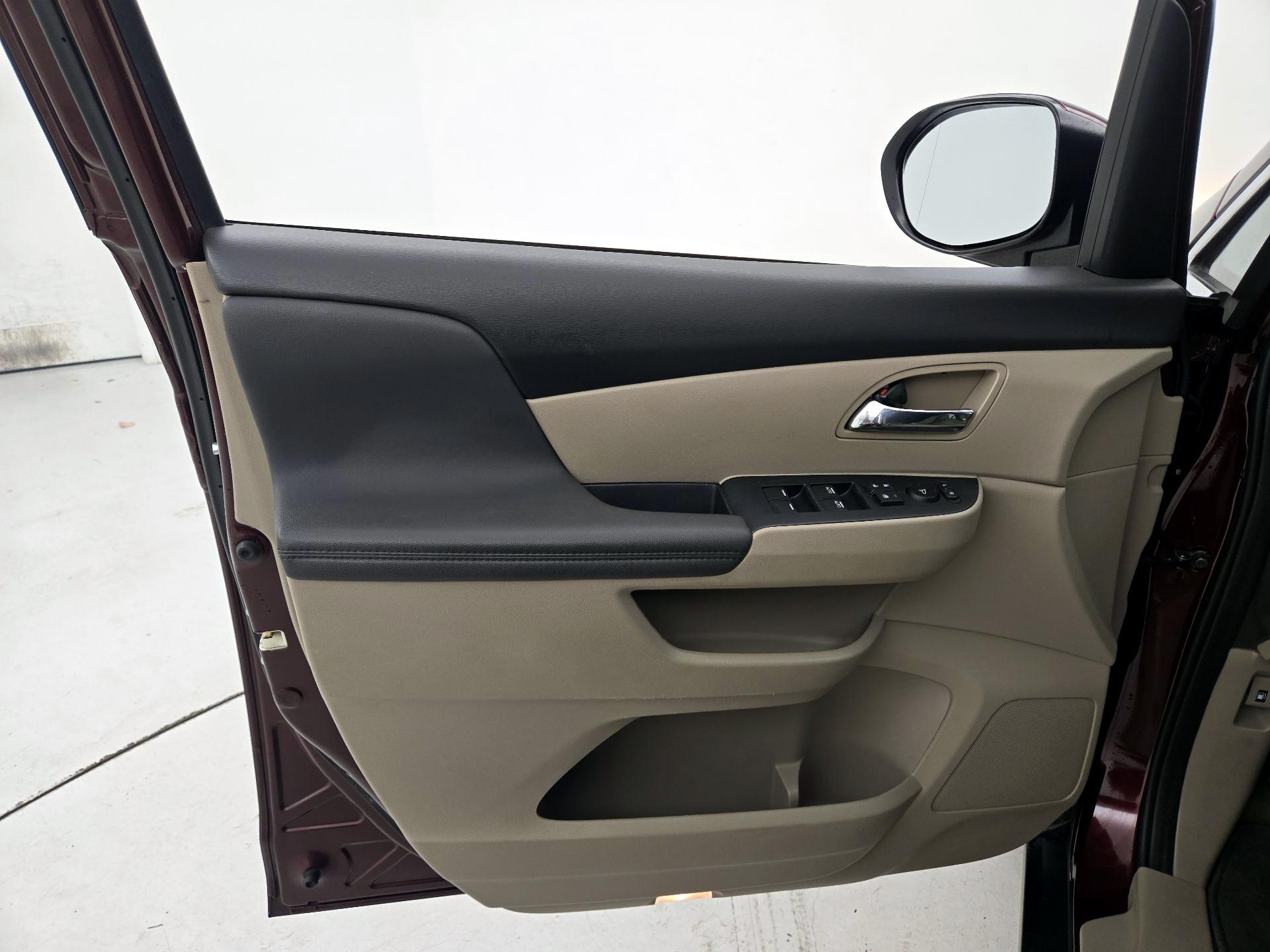 Thumbnail: 2015 Honda Odyssey - 12