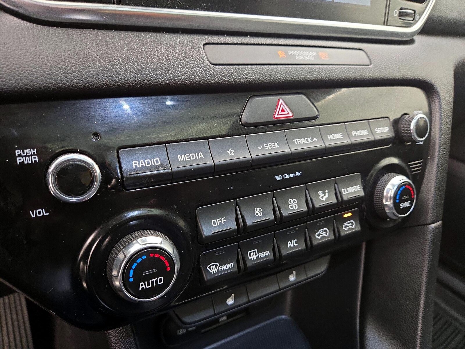 2022 Kia Sportage EX - Photo 17