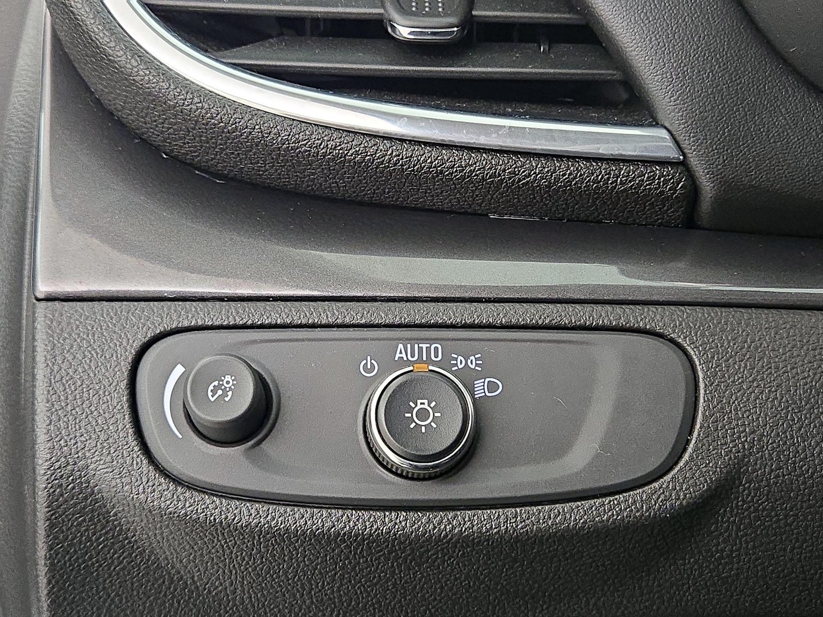 2020 Buick Encore Preferred - Photo 14