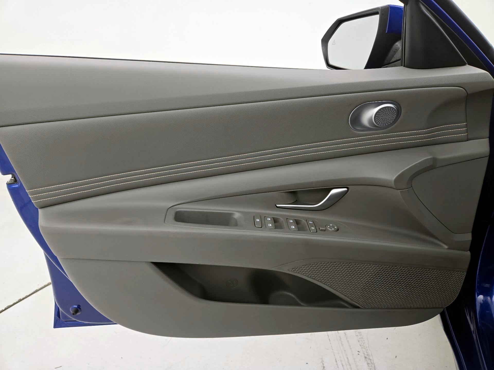 Thumbnail: 2022 Hyundai Elantra - 12
