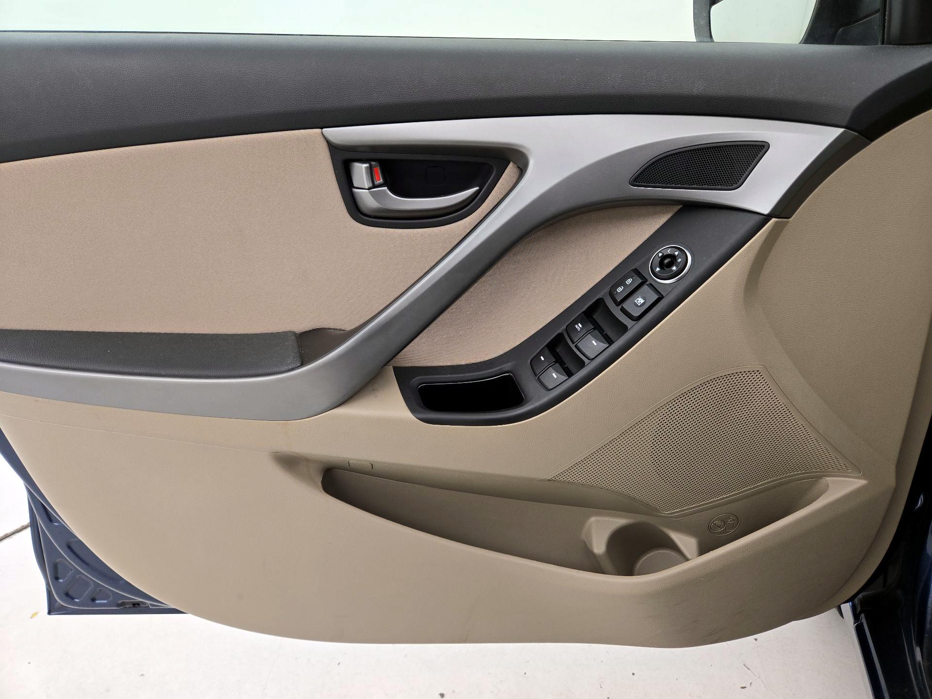 Thumbnail: 2016 Hyundai Elantra - 12
