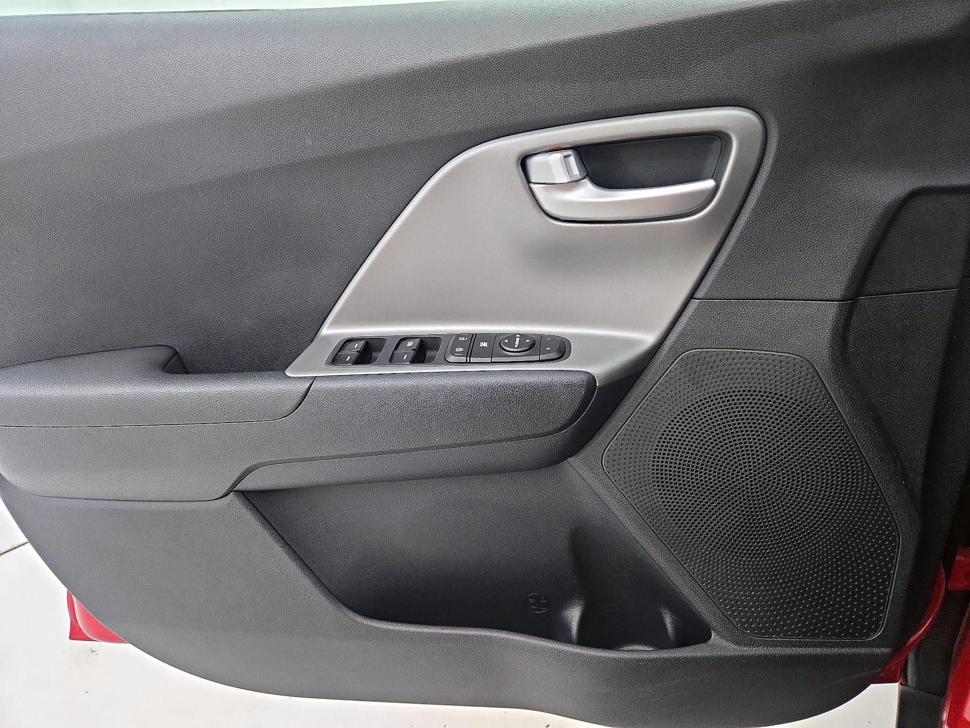 Thumbnail: 2019 Kia Niro - 12