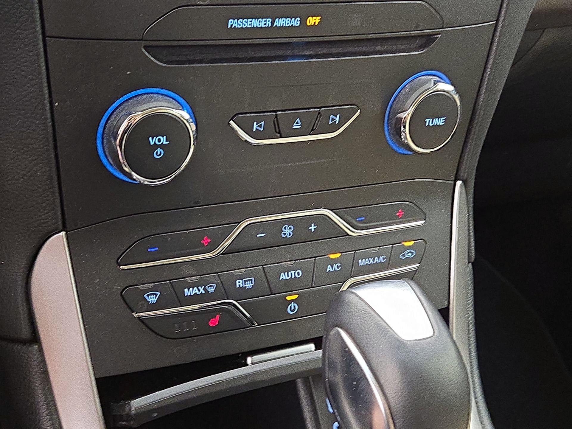 Thumbnail: 2018 Ford Edge - 17