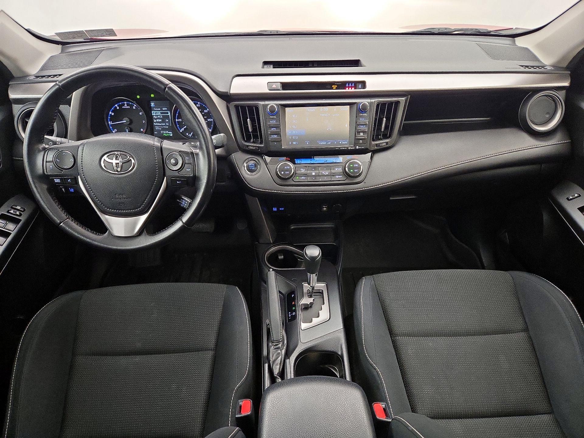 Thumbnail: 2017 Toyota RAV4 - 9