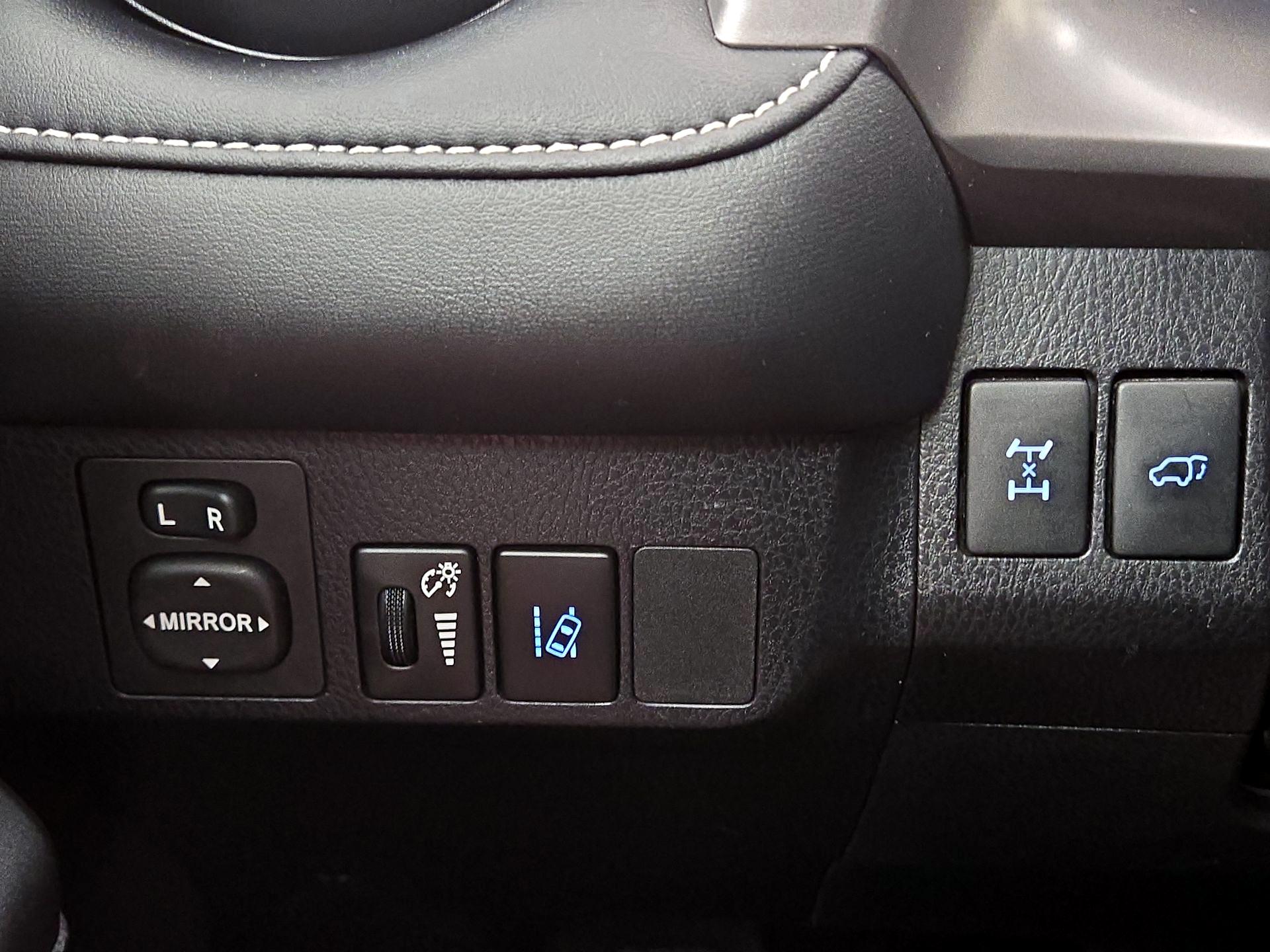 Thumbnail: 2017 Toyota RAV4 - 13