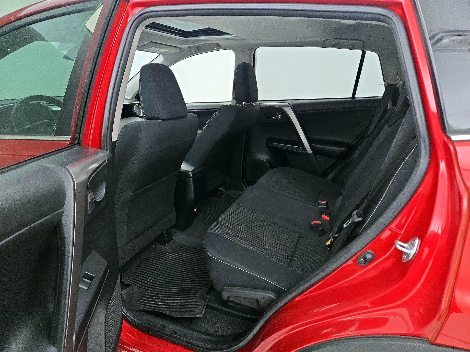 Thumbnail: 2017 Toyota RAV4 - 20