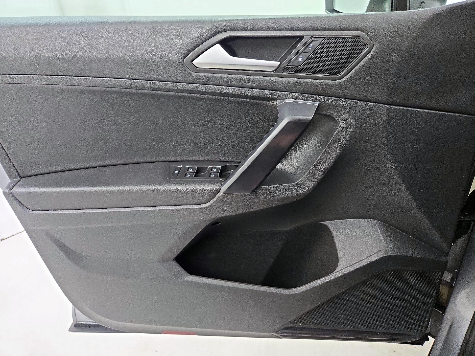Thumbnail: 2021 Volkswagen Tiguan - 12