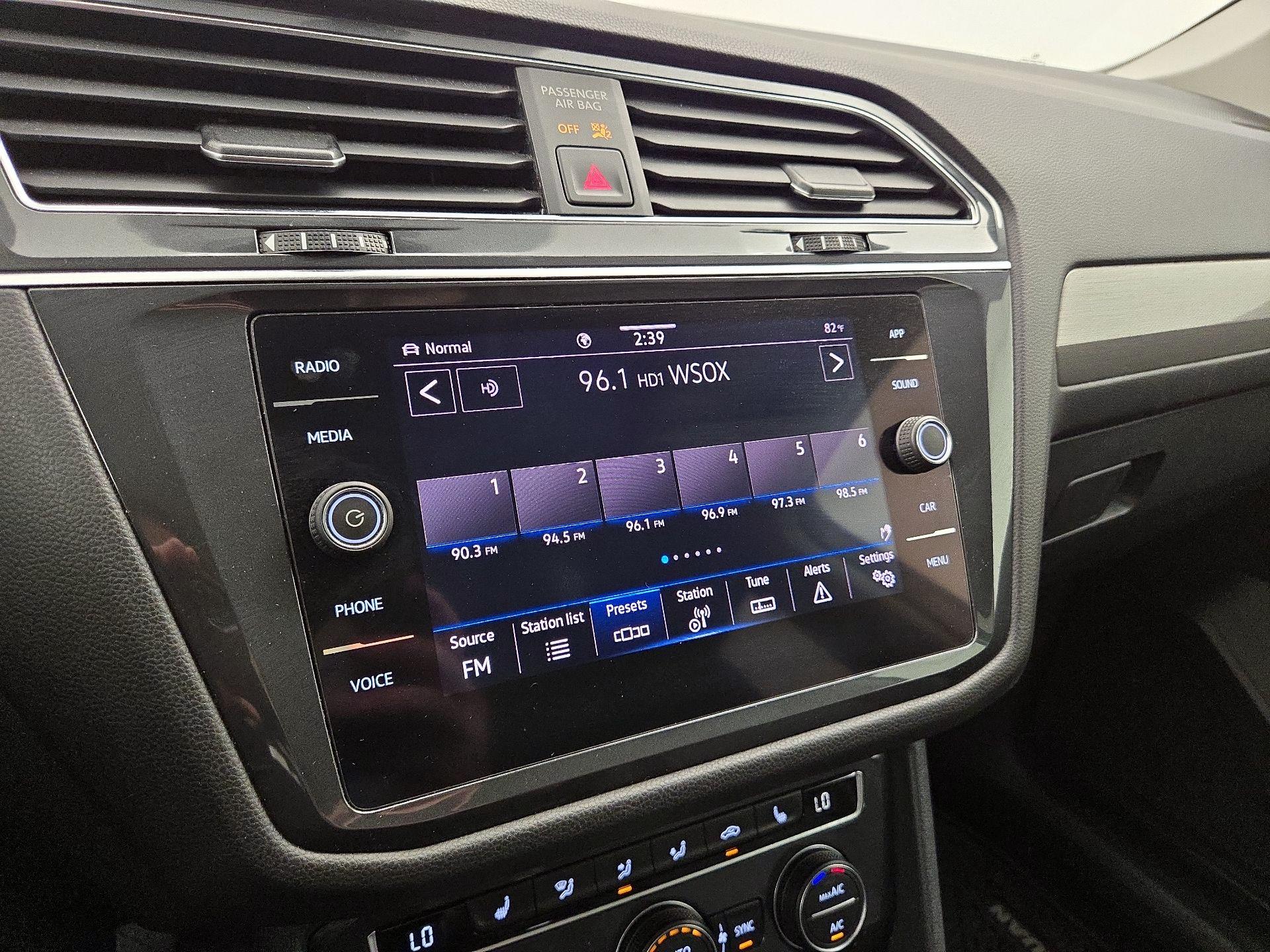 Thumbnail: 2021 Volkswagen Tiguan - 15