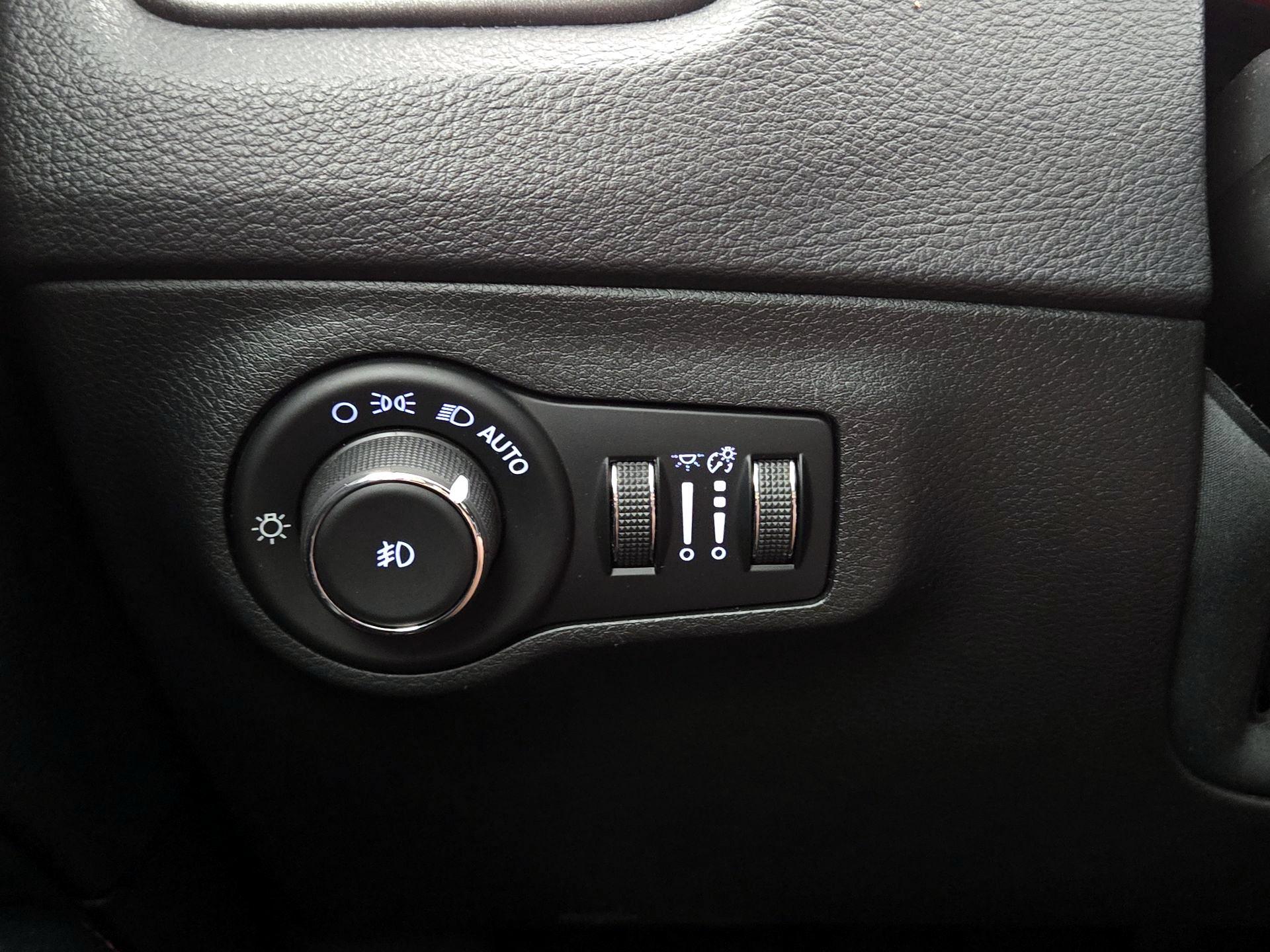 Thumbnail: 2017 Jeep Compass - 13