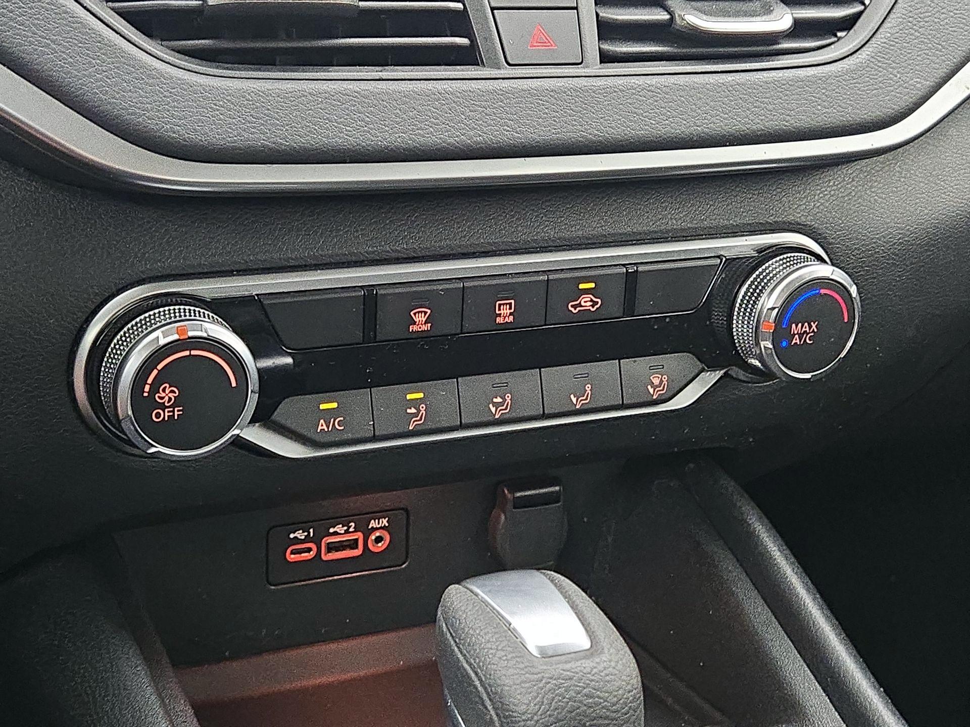 Thumbnail: 2019 Nissan Altima - 16