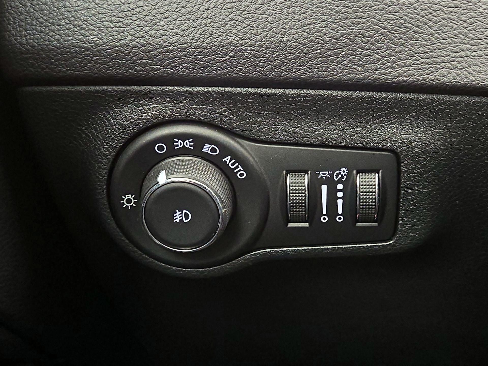 Thumbnail: 2018 Jeep Compass - 13