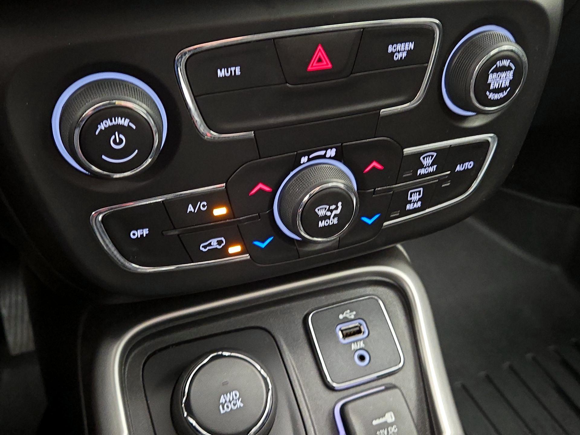 Thumbnail: 2018 Jeep Compass - 16