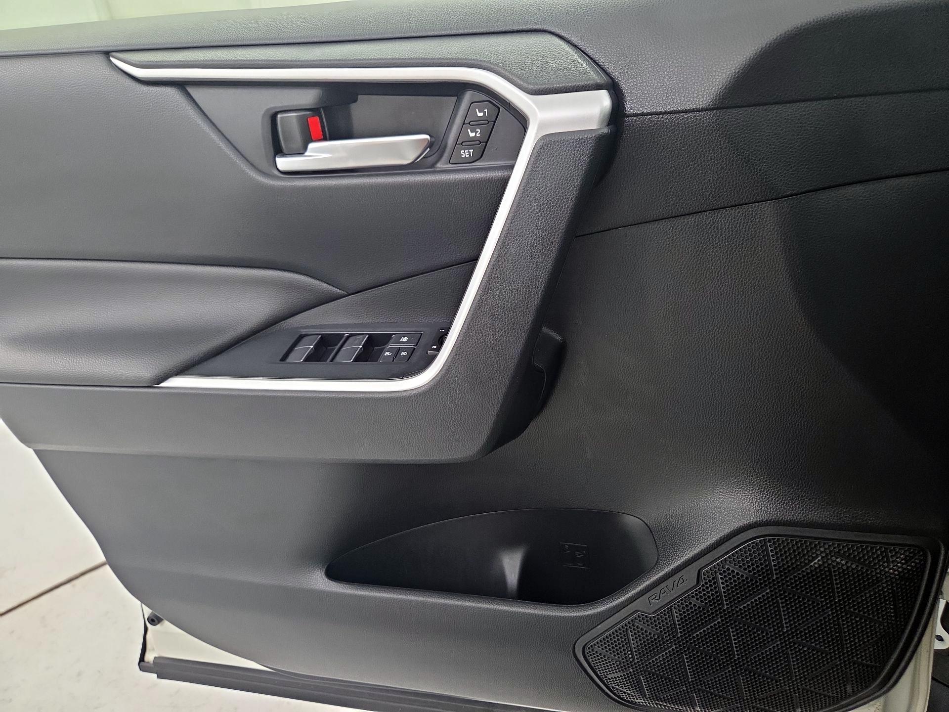 Thumbnail: 2021 Toyota RAV4 - 12