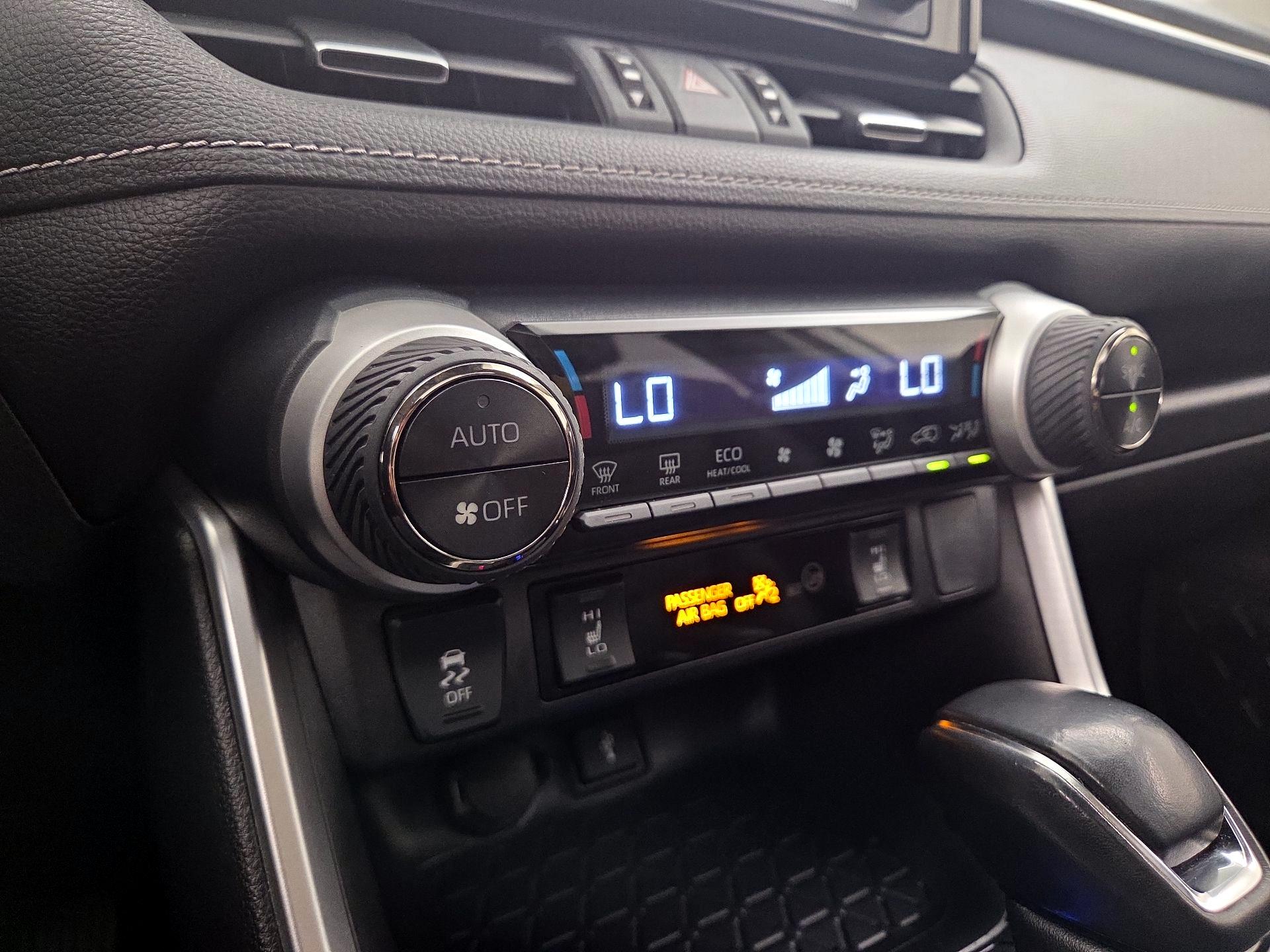 Thumbnail: 2021 Toyota RAV4 - 16