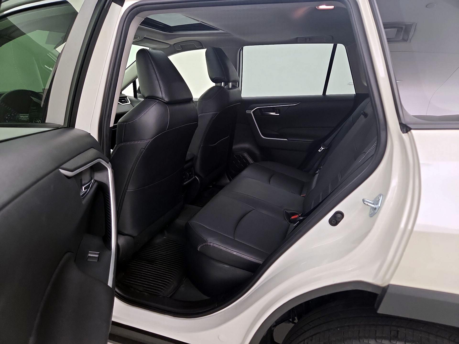 Thumbnail: 2021 Toyota RAV4 - 20