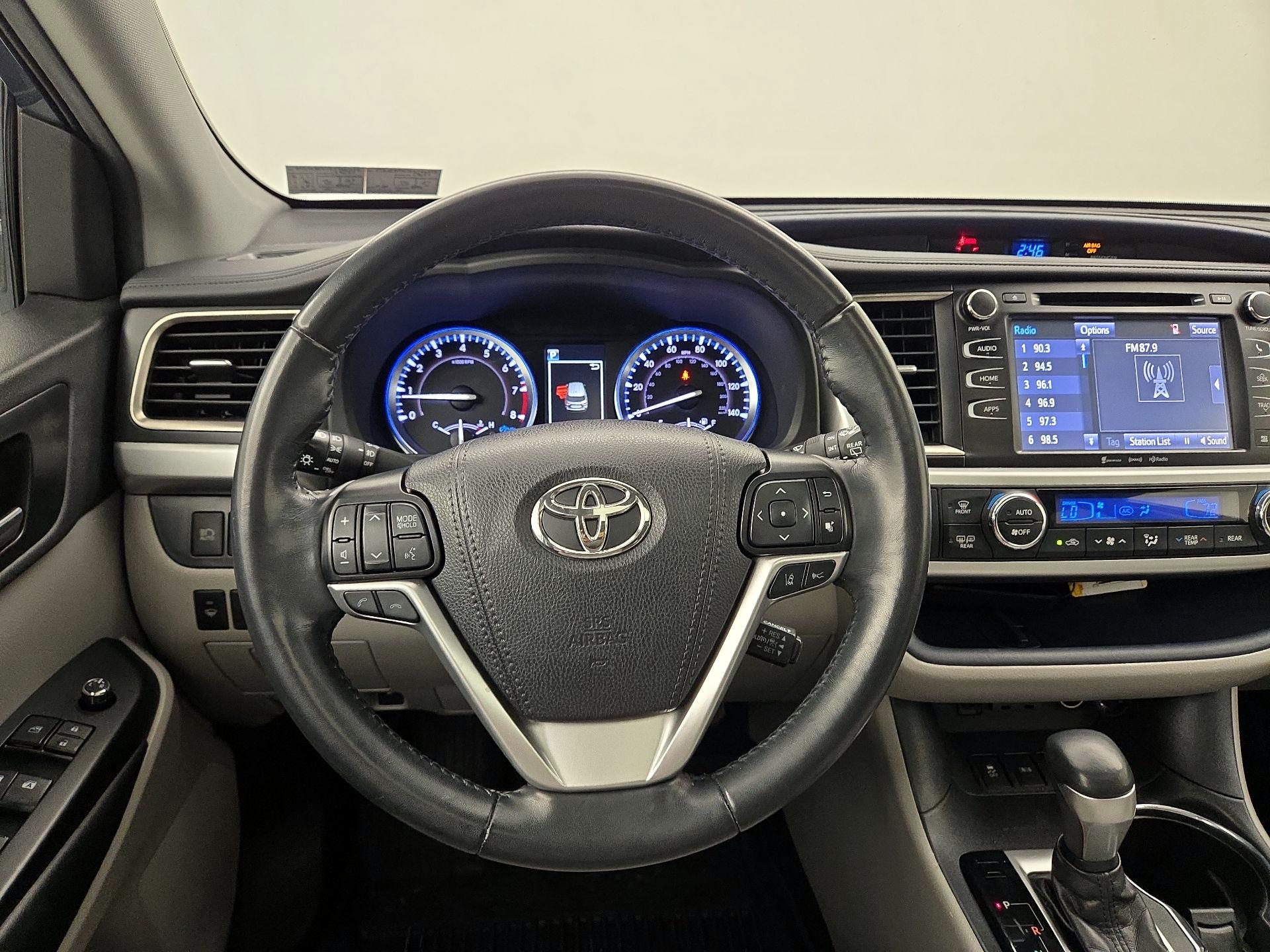 Thumbnail: 2019 Toyota Highlander - 10