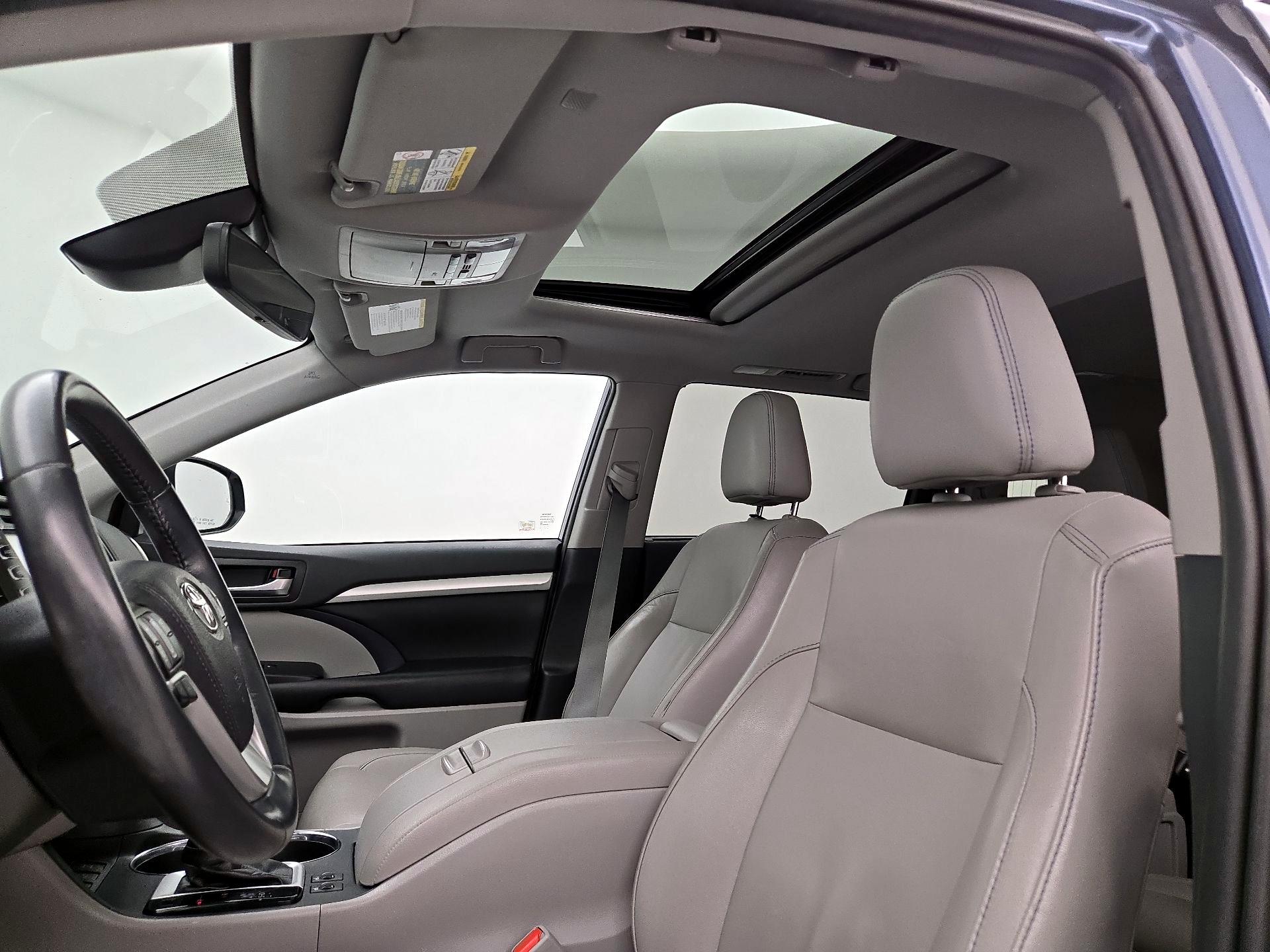 Thumbnail: 2019 Toyota Highlander - 19