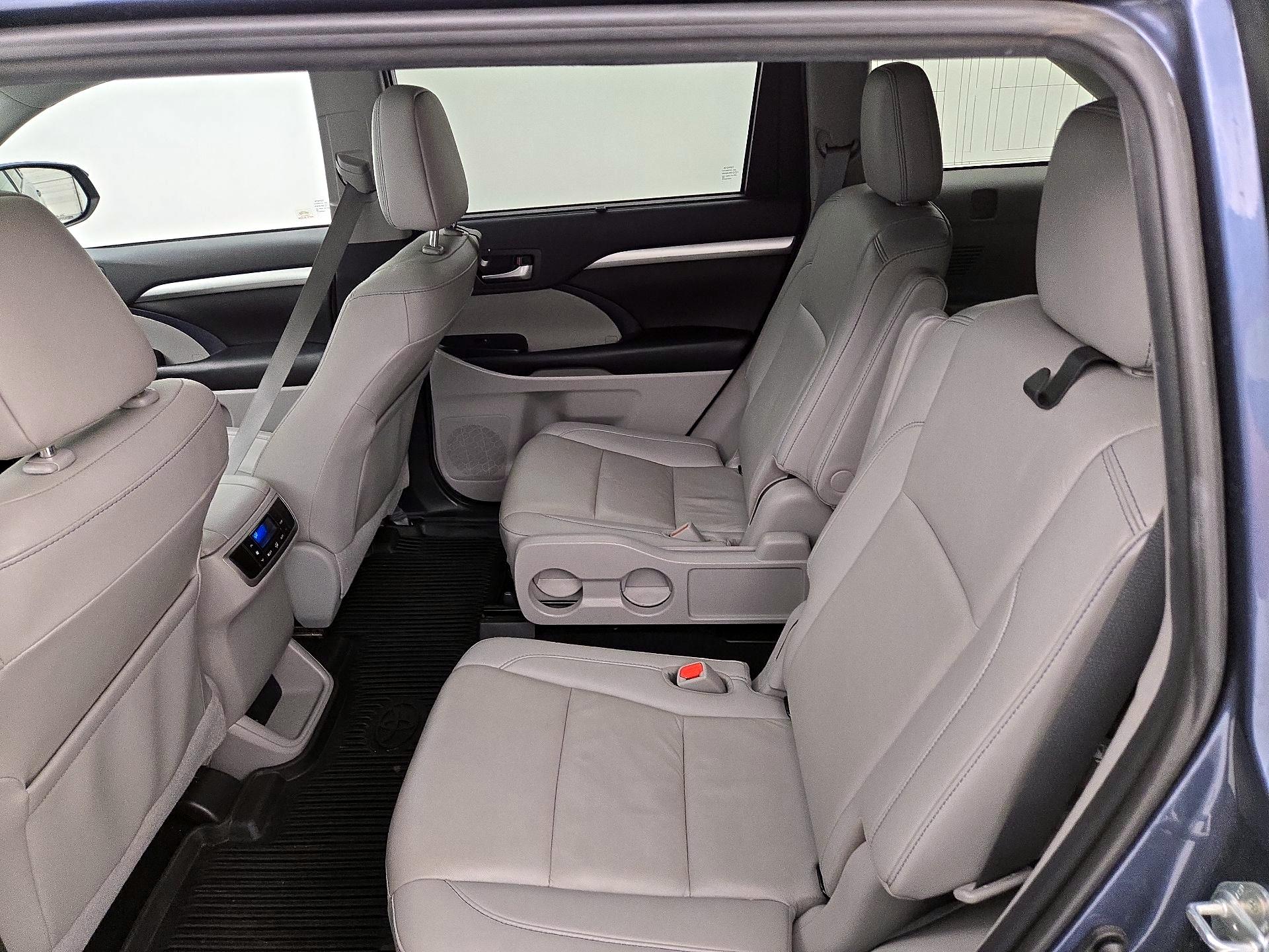 Thumbnail: 2019 Toyota Highlander - 20