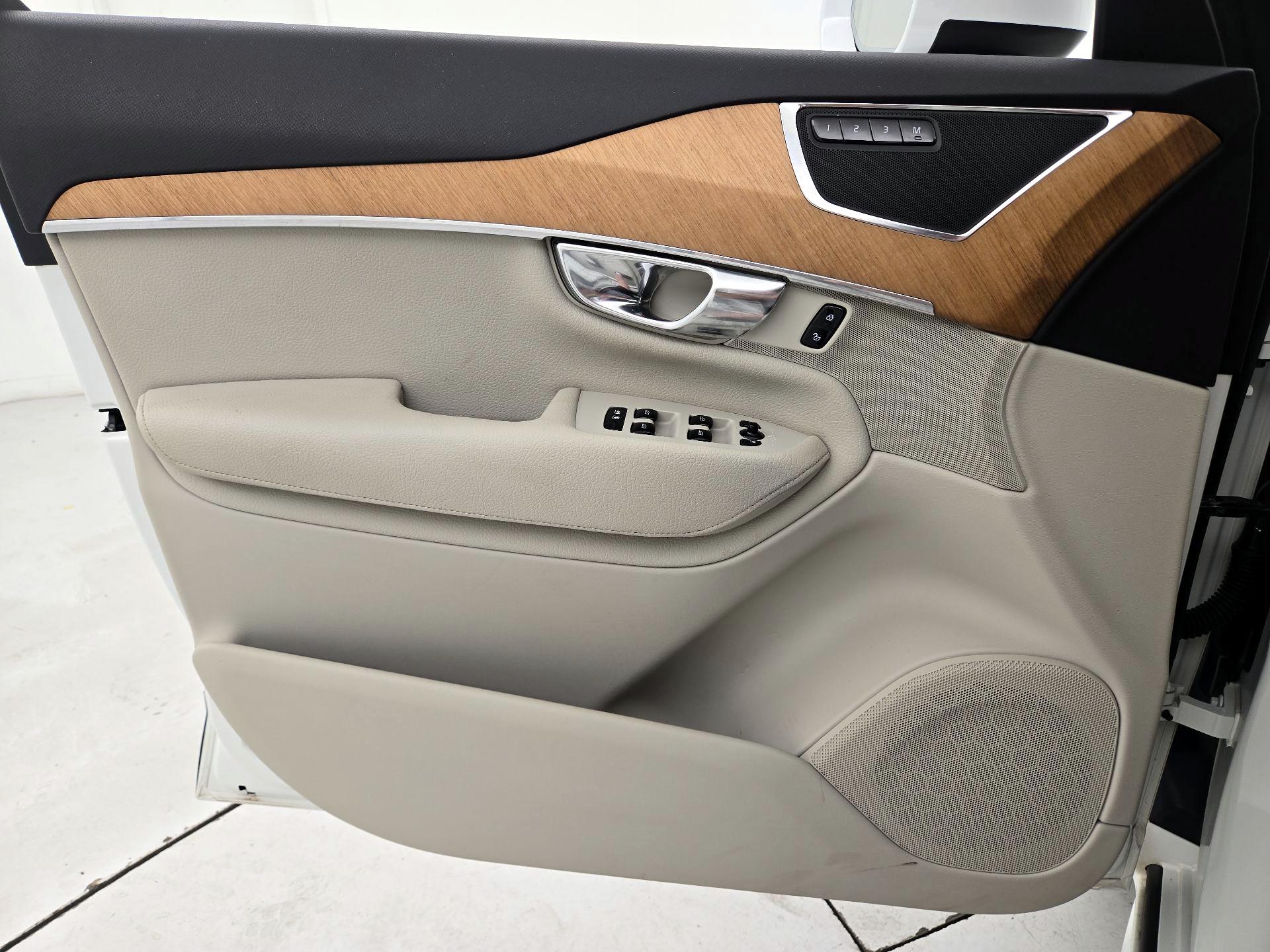 Thumbnail: 2022 Volvo XC90 - 12