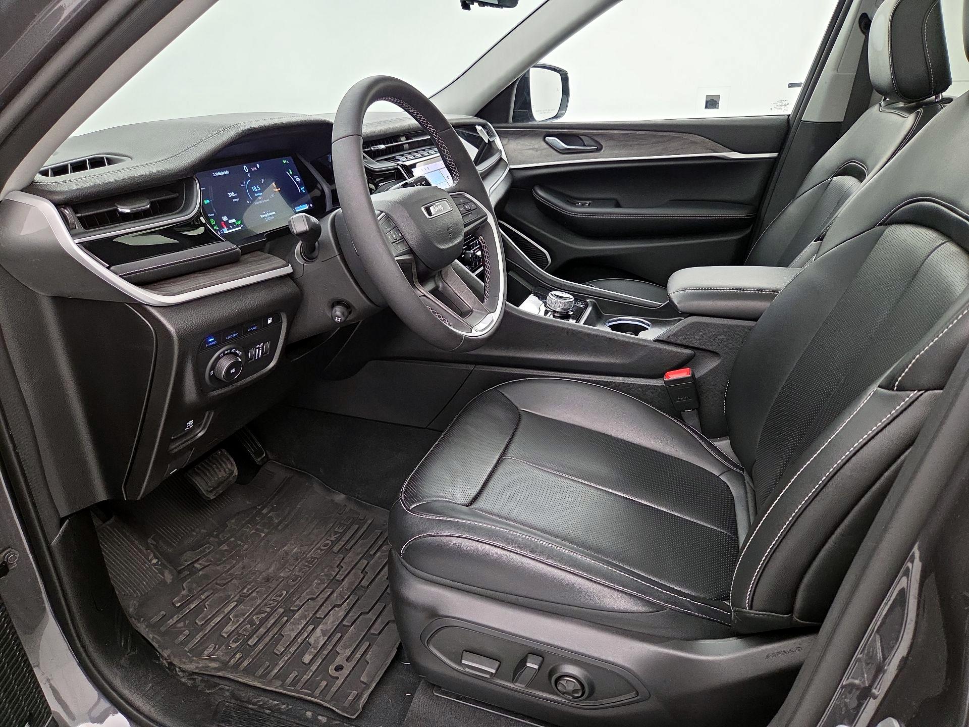 Thumbnail: 2024 Jeep Grand Cherokee - 11