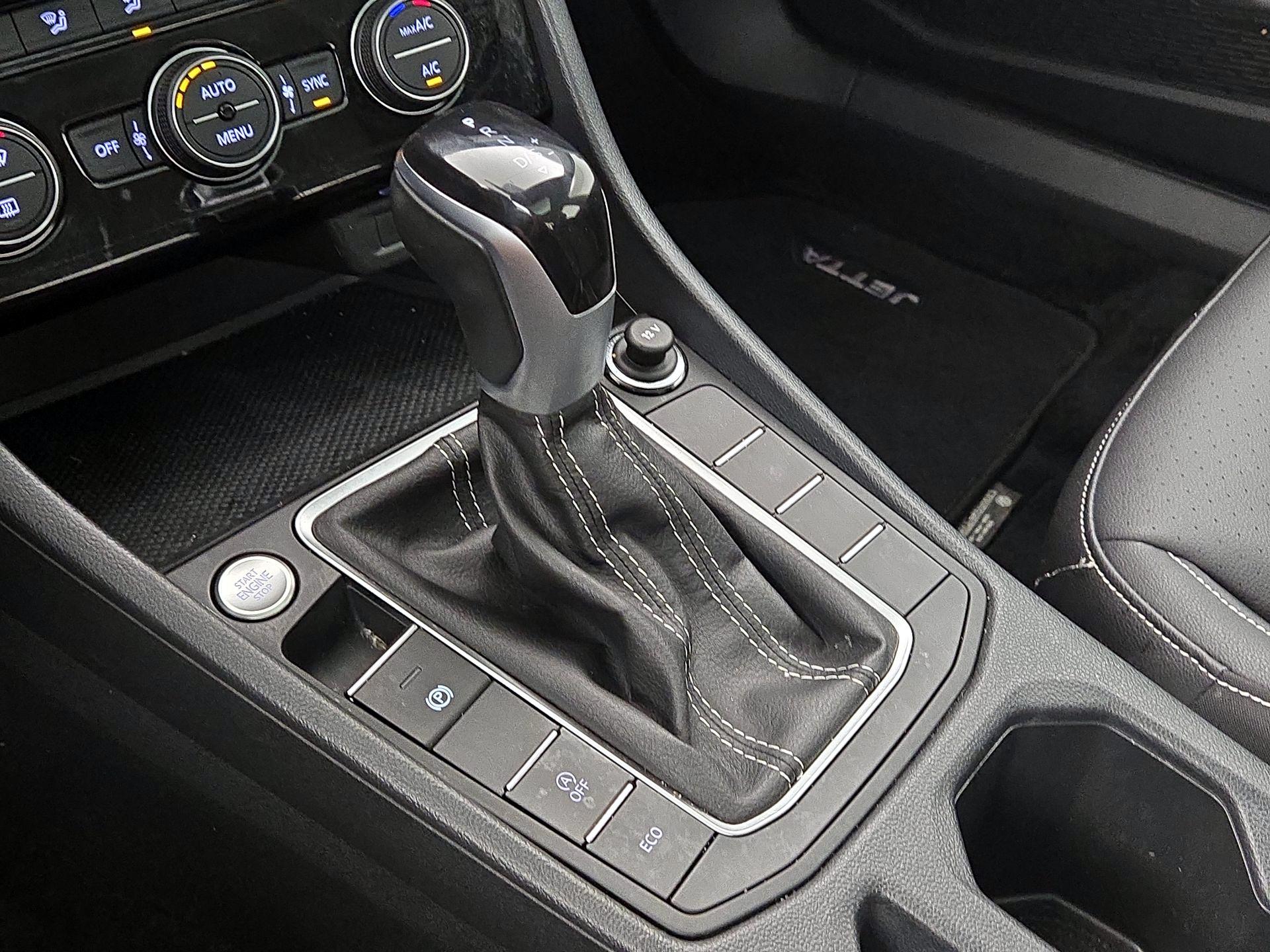Thumbnail: 2023 Volkswagen Jetta - 17