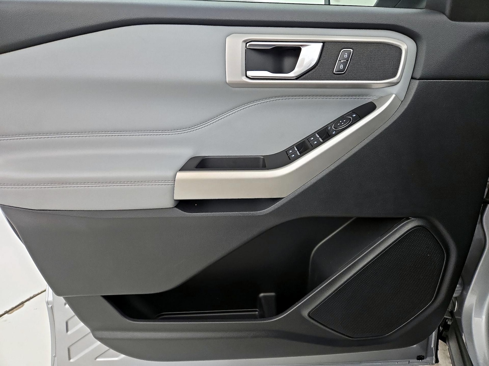 2022 Ford Explorer XLT - Photo 13