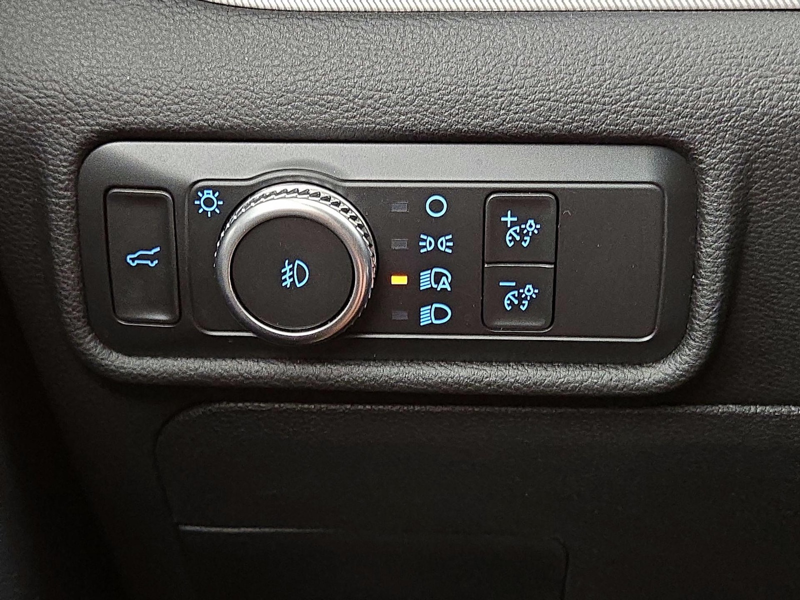 2022 Ford Explorer XLT - Photo 14