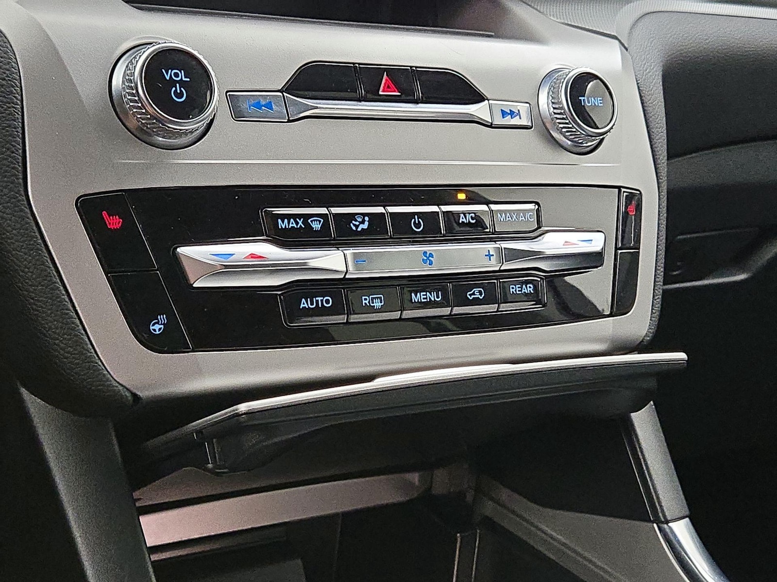 2022 Ford Explorer XLT - Photo 18