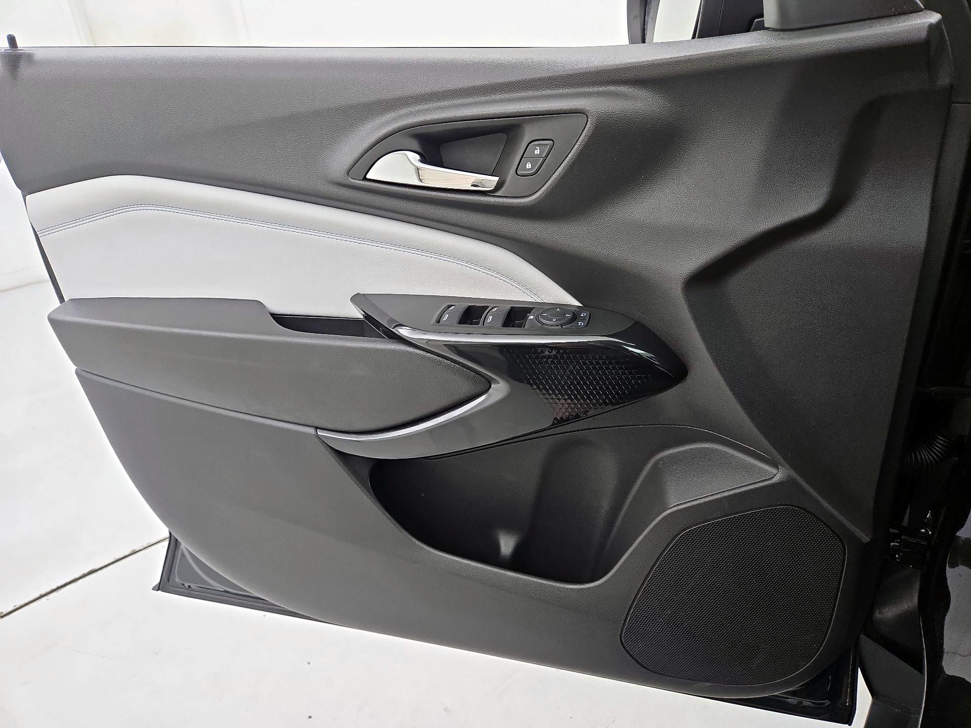 Thumbnail: 2025 Chevrolet Trax - 12