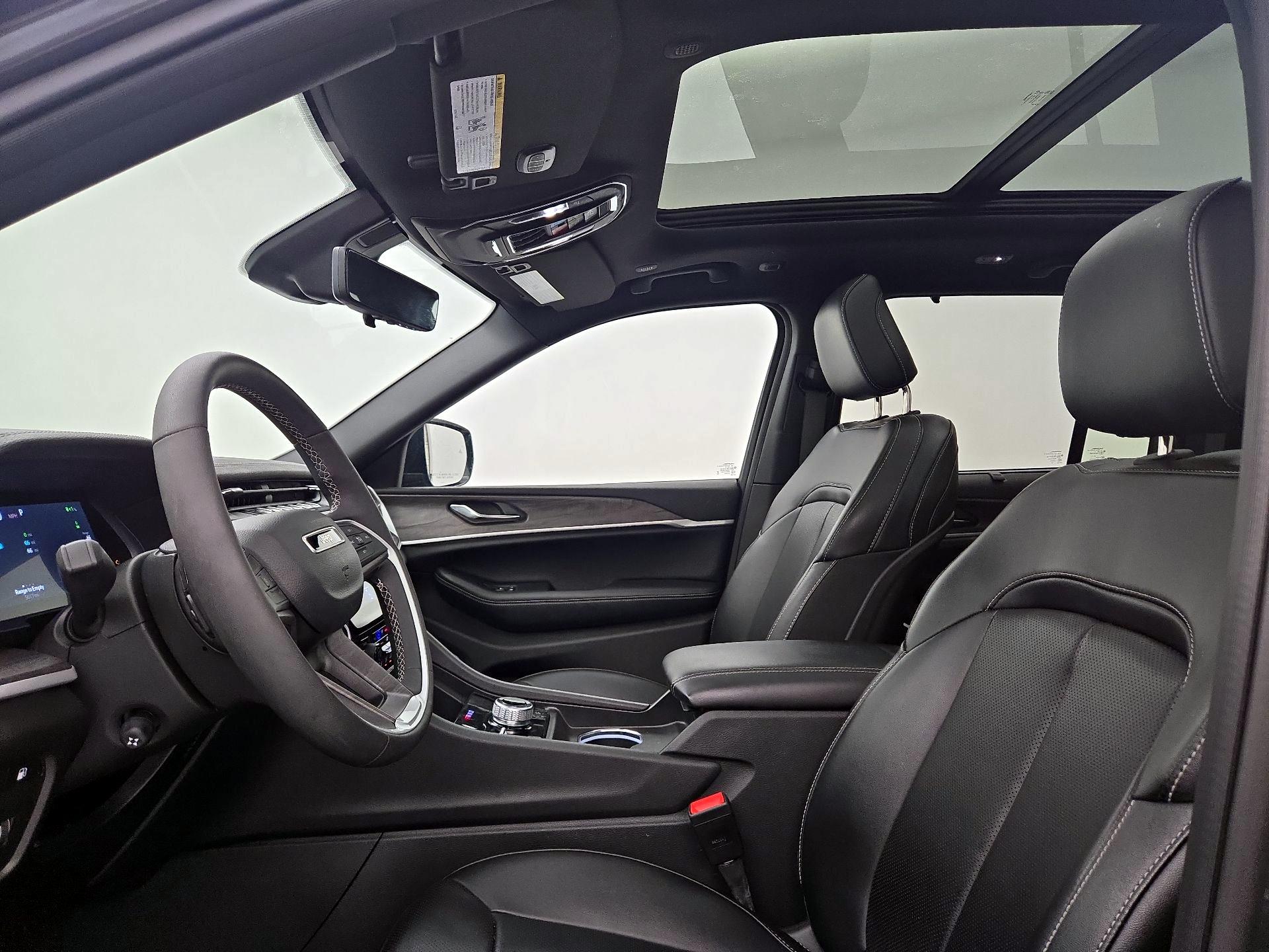 Thumbnail: 2024 Jeep Grand Cherokee - 20