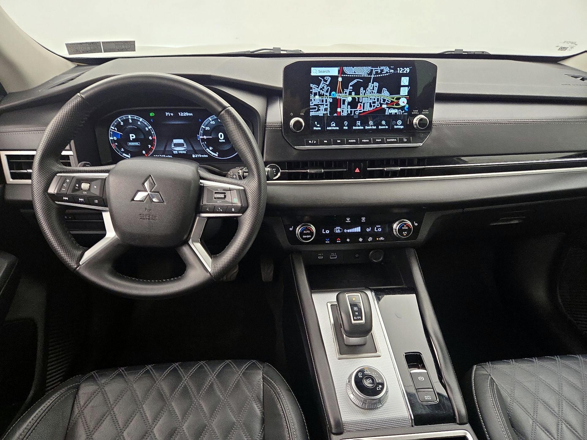 Thumbnail: 2023 Mitsubishi Outlander - 9
