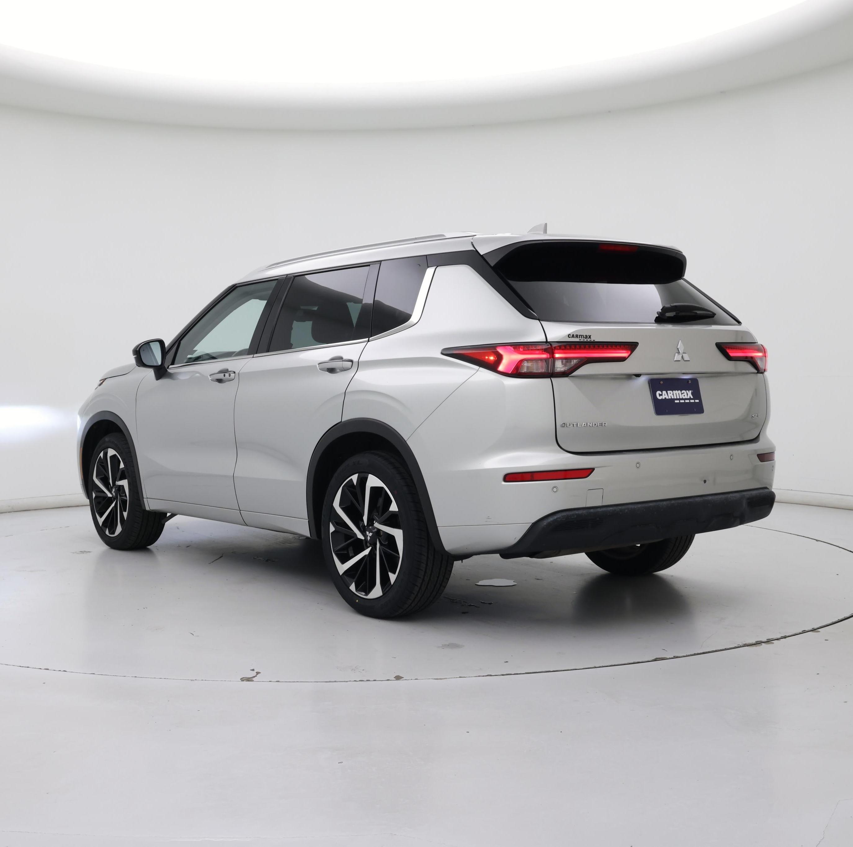 Thumbnail: 2023 Mitsubishi Outlander - 2