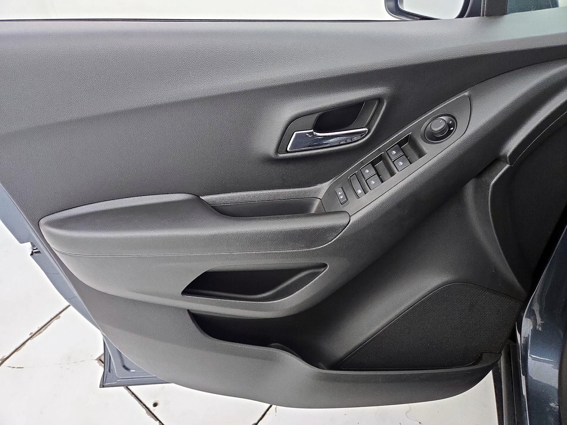 Thumbnail: 2022 Chevrolet Trax - 12
