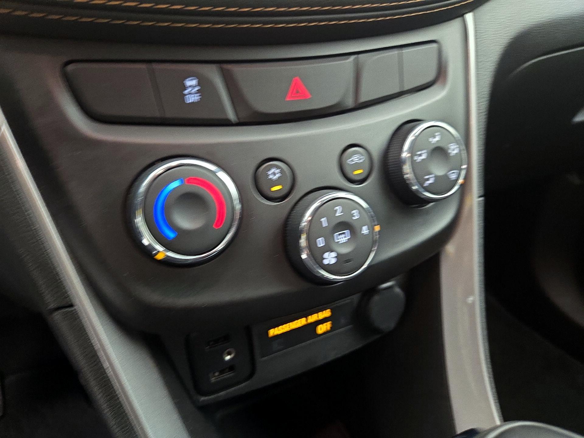 Thumbnail: 2022 Chevrolet Trax - 15