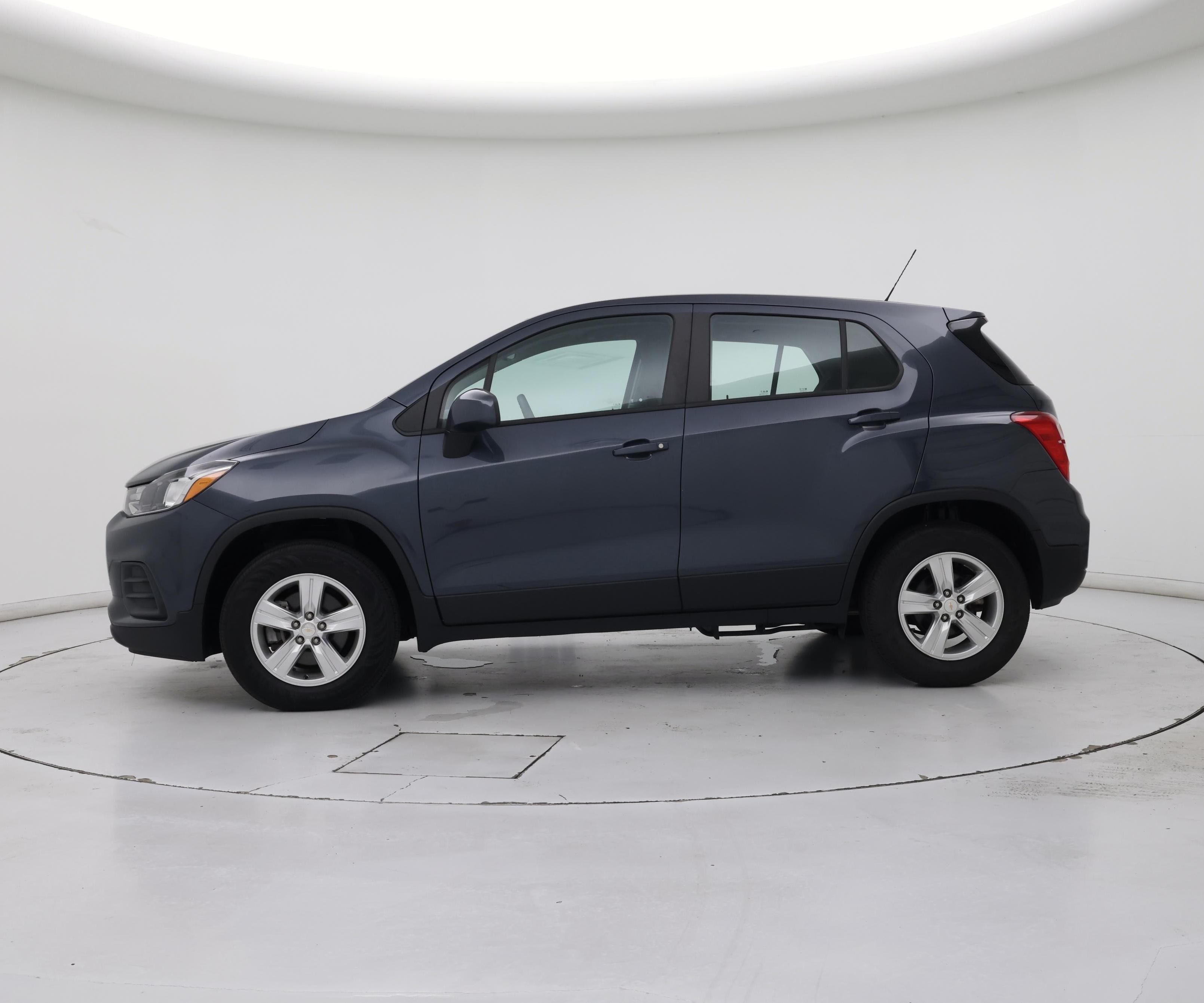 Thumbnail: 2022 Chevrolet Trax - 3