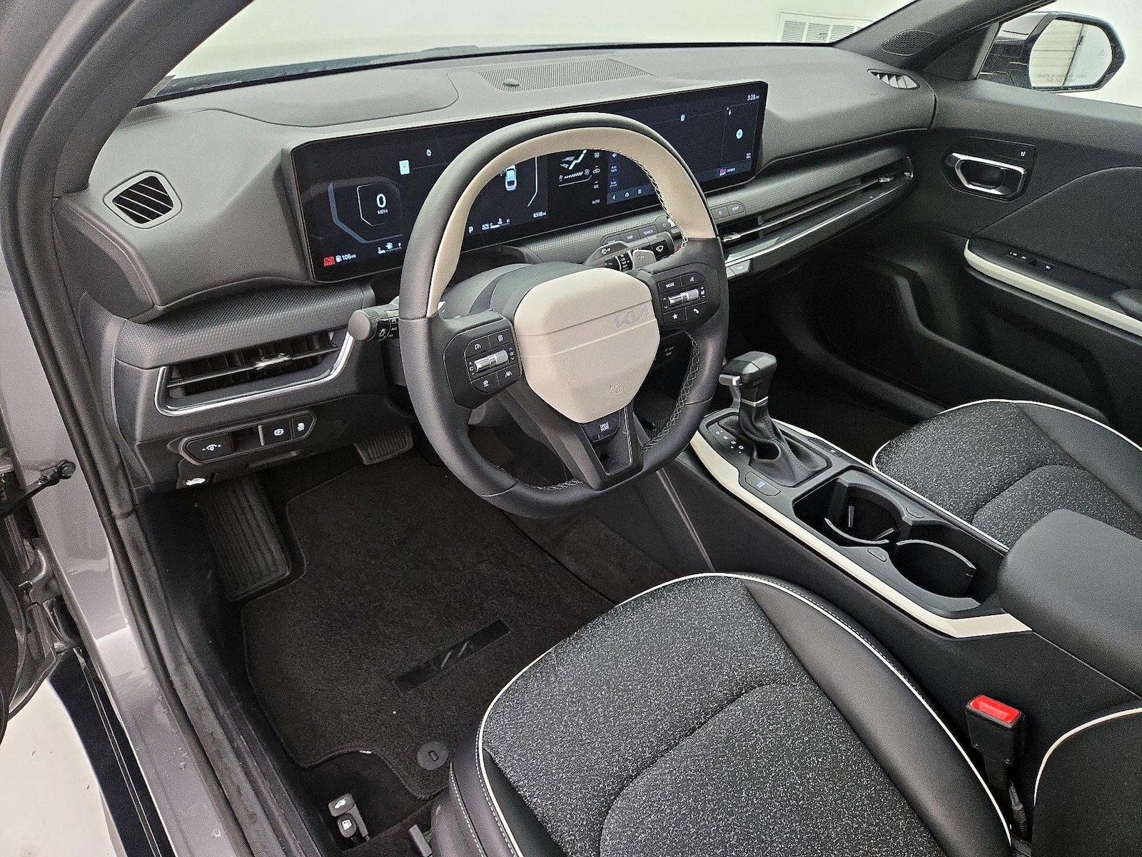 2025 Kia K4 GT-Line - Photo 12