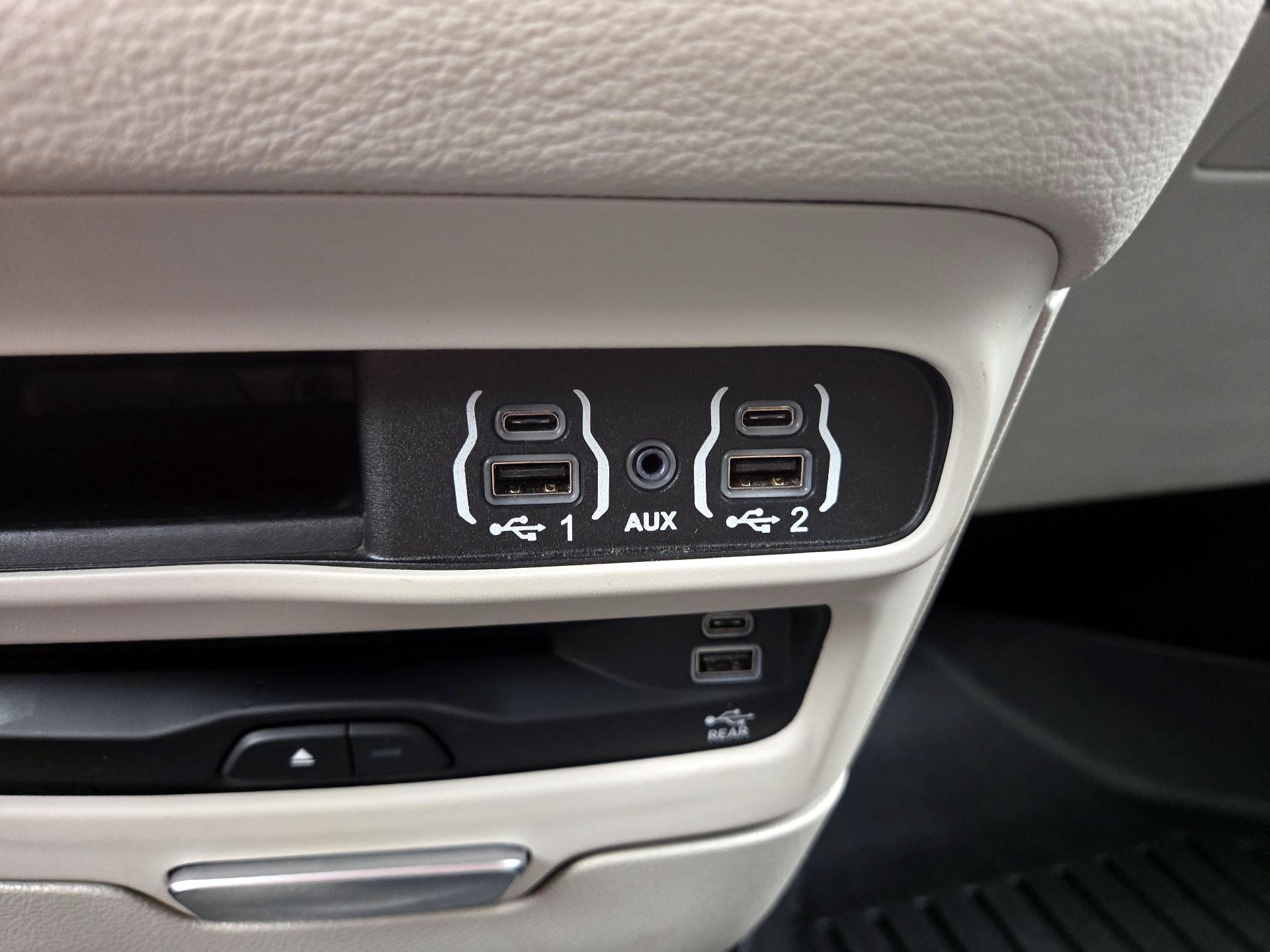 Thumbnail: 2022 Chrysler Pacifica - 19
