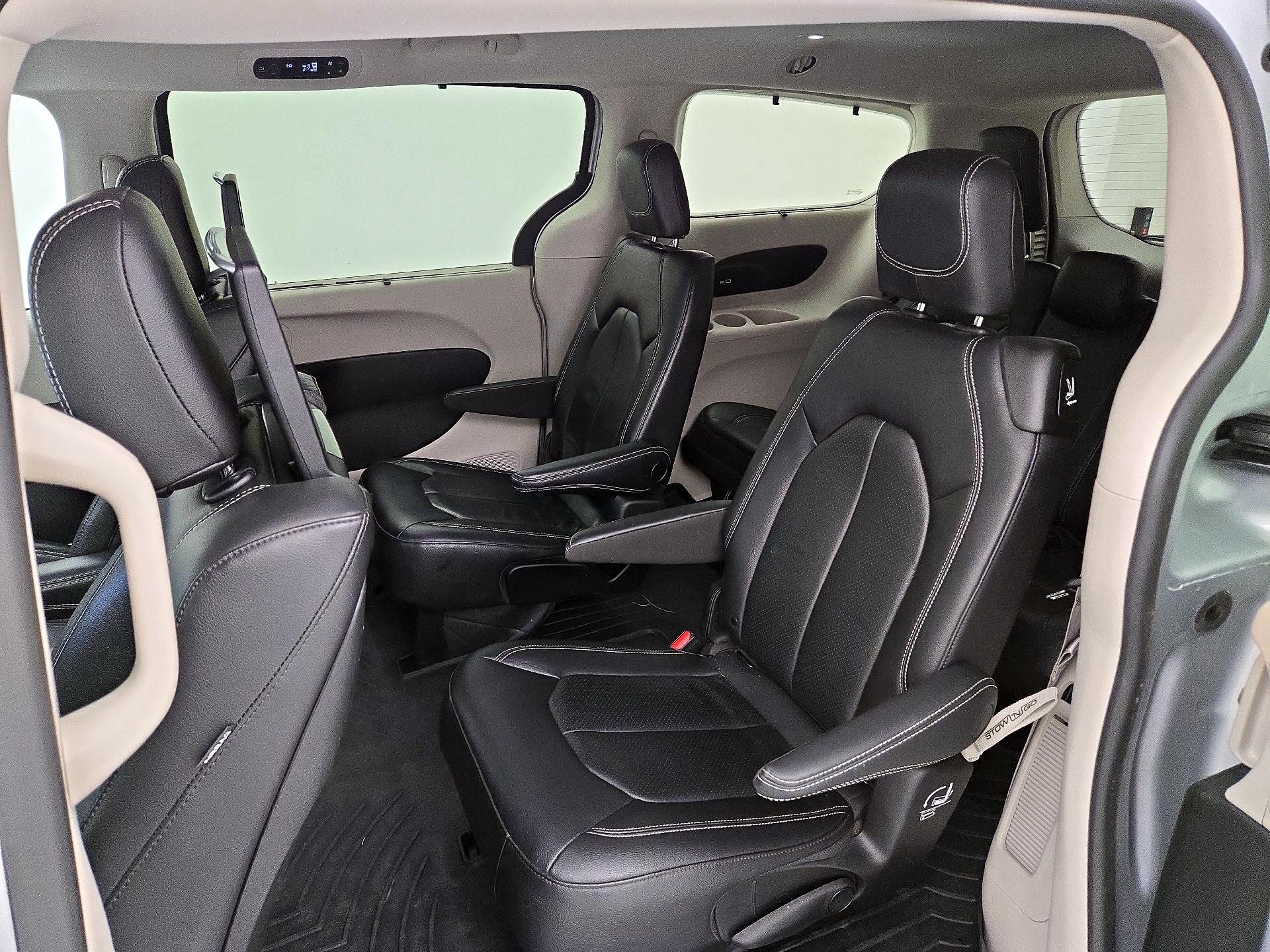 Thumbnail: 2022 Chrysler Pacifica - 20