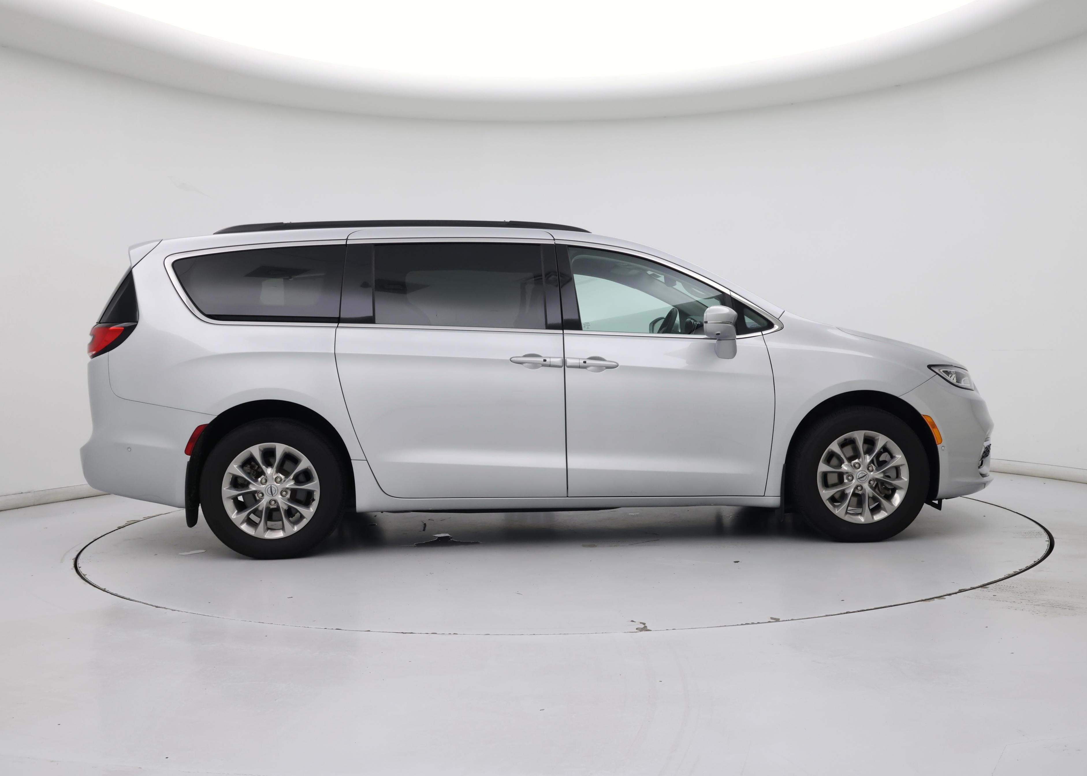 Thumbnail: 2022 Chrysler Pacifica - 7