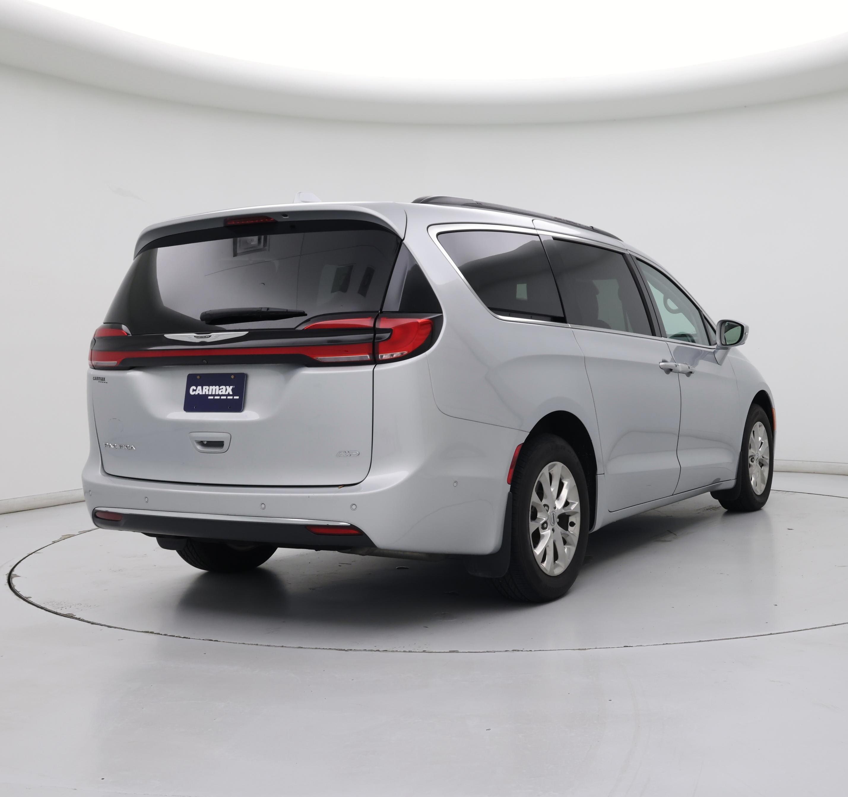 Thumbnail: 2022 Chrysler Pacifica - 8