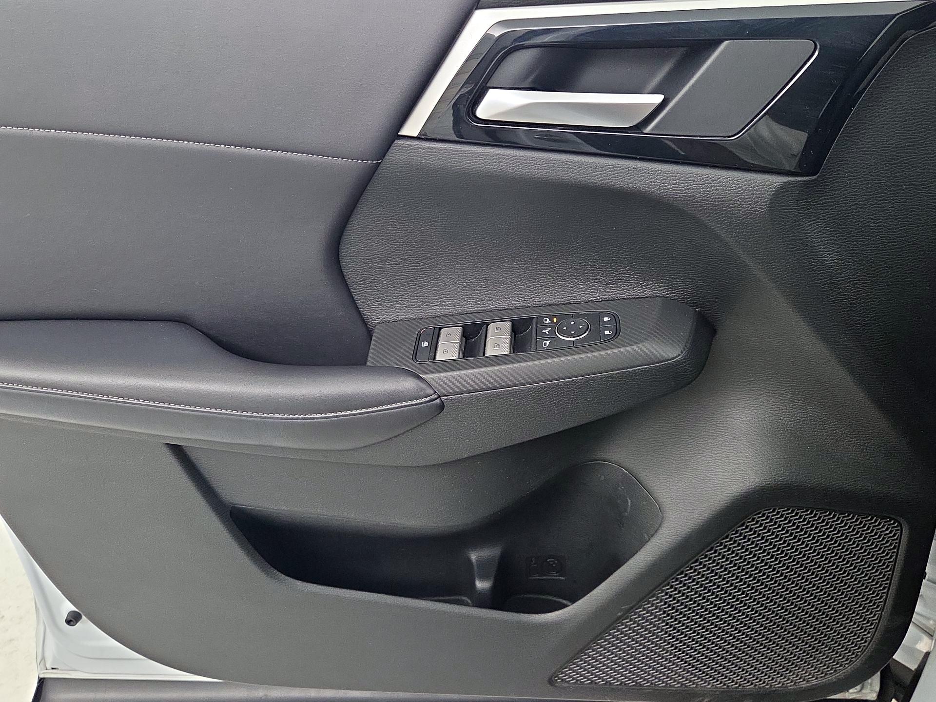 Thumbnail: 2023 Mitsubishi Outlander - 12
