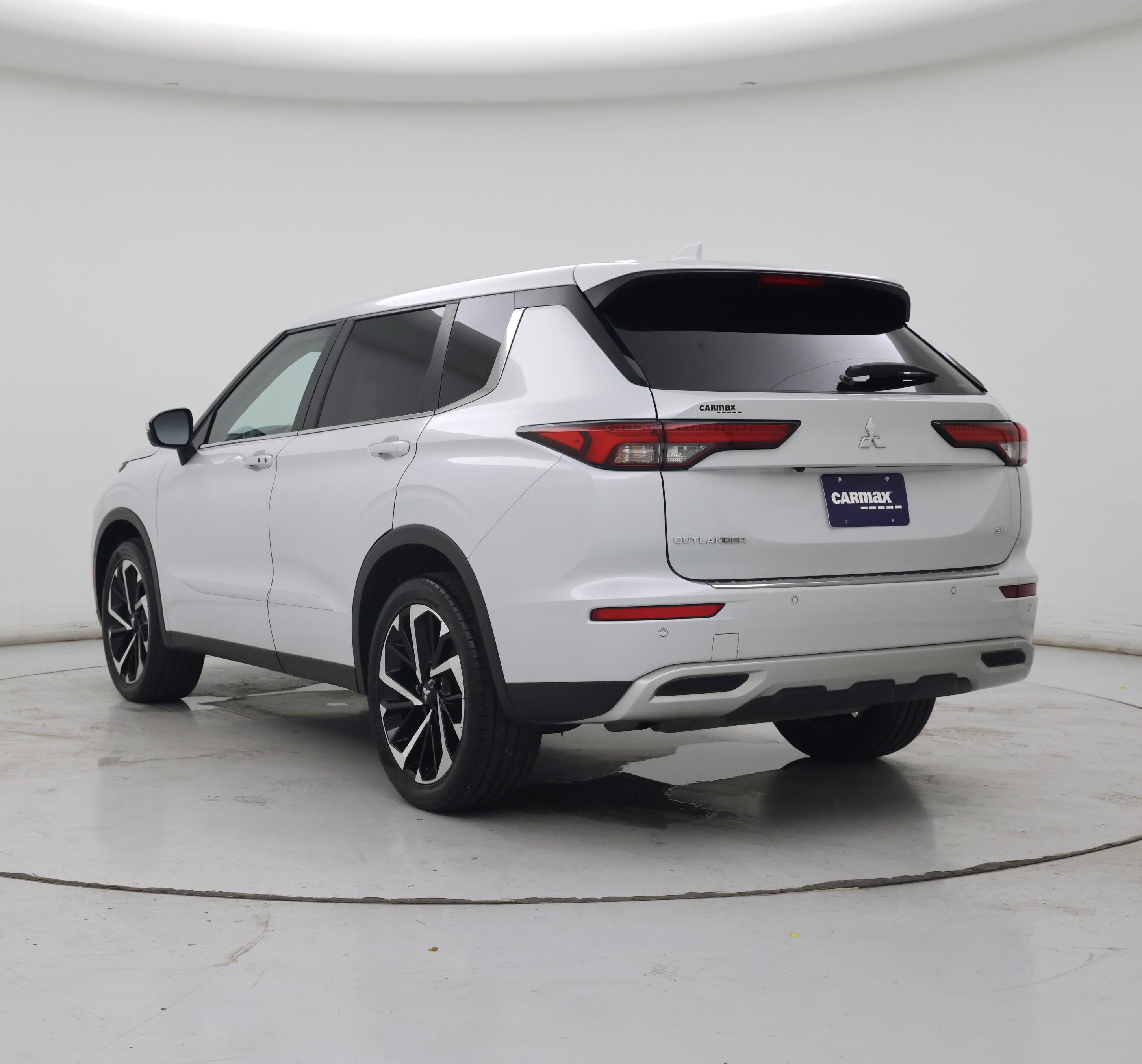 Thumbnail: 2023 Mitsubishi Outlander - 2
