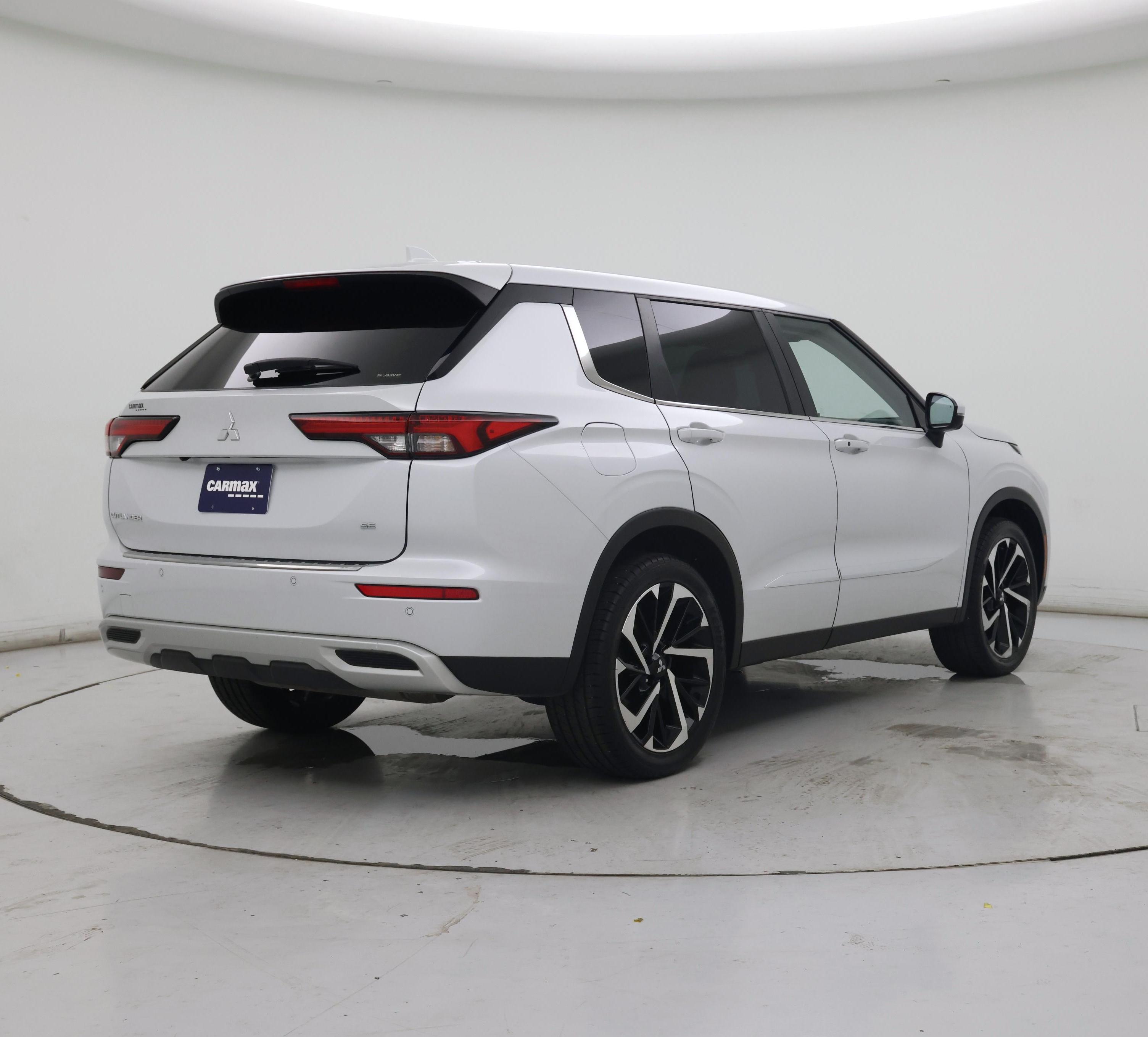 Thumbnail: 2023 Mitsubishi Outlander - 8