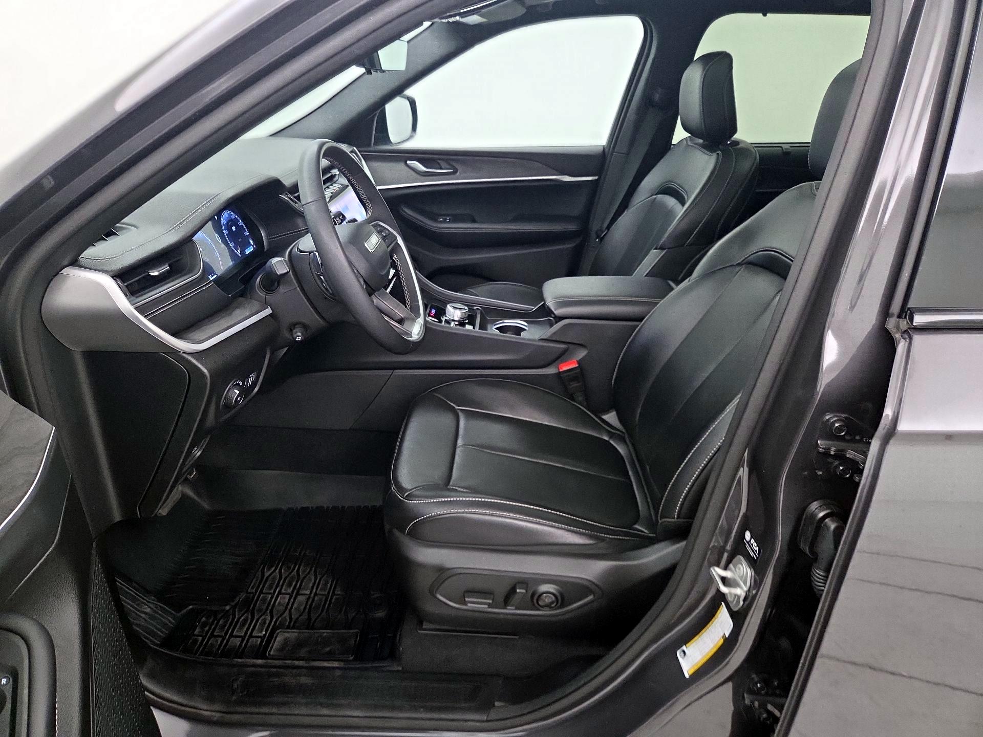 Thumbnail: 2024 Jeep Grand Cherokee - 11