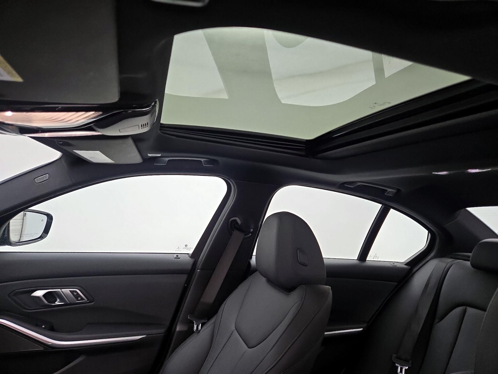 Sunroof(s) & Overhead Airbags