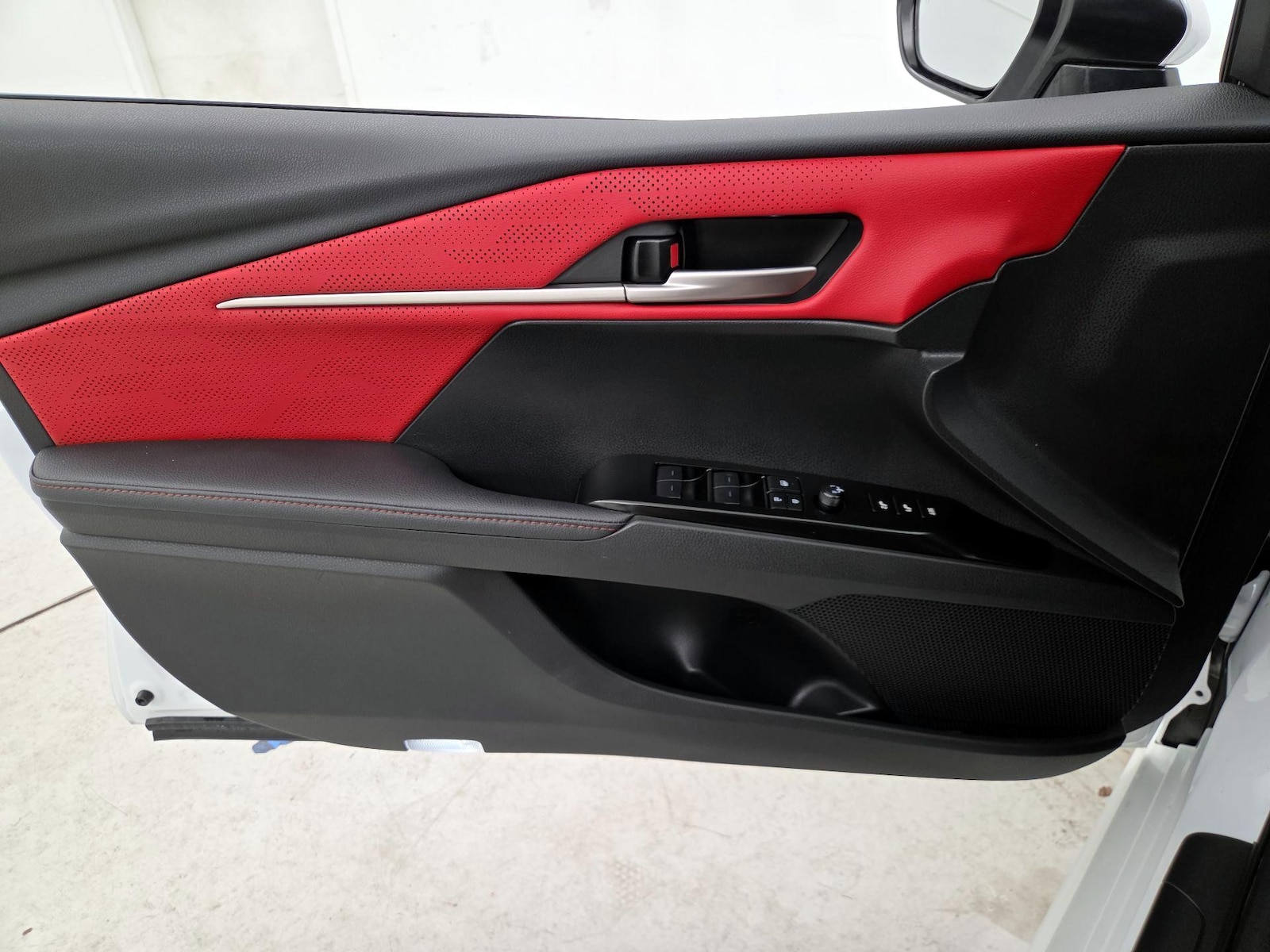 2026 Toyota Camry XSE - Photo 13
