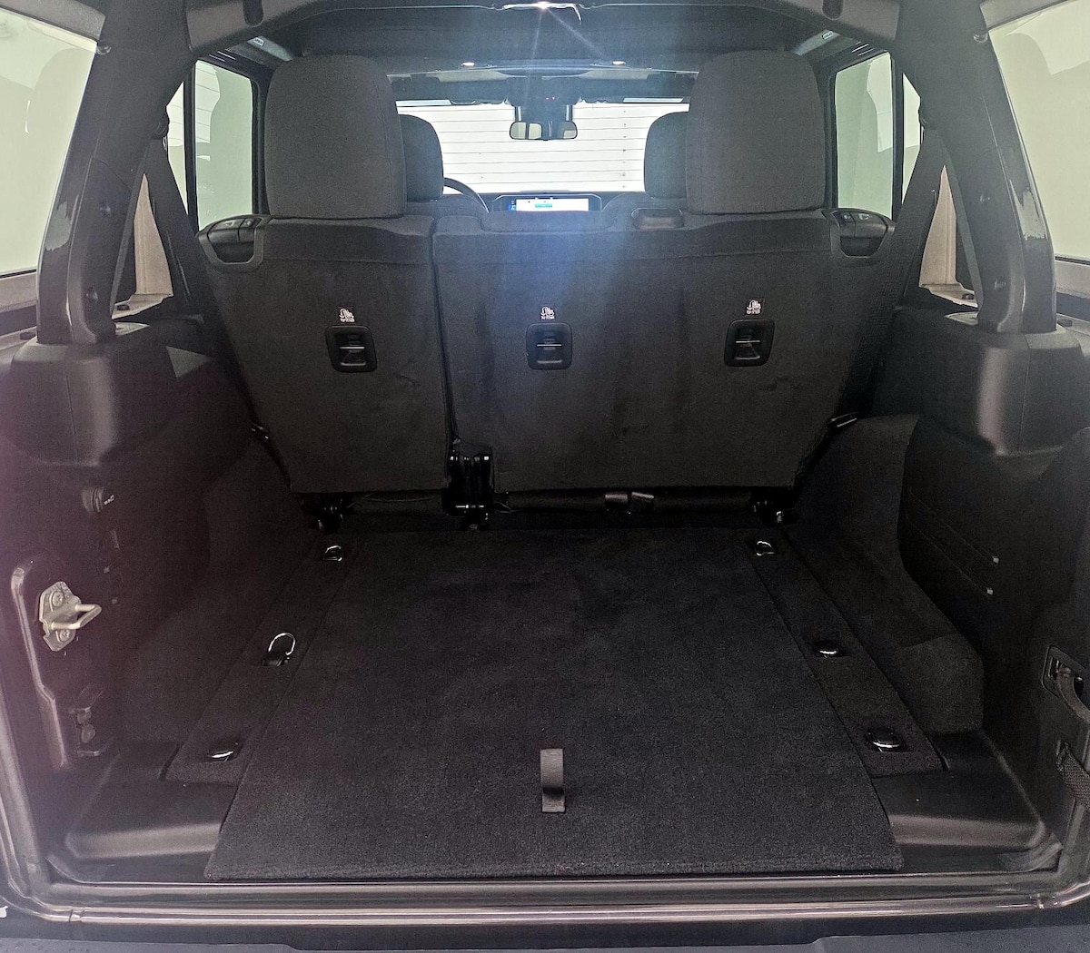 Trunk/Cargo (Seats Up)