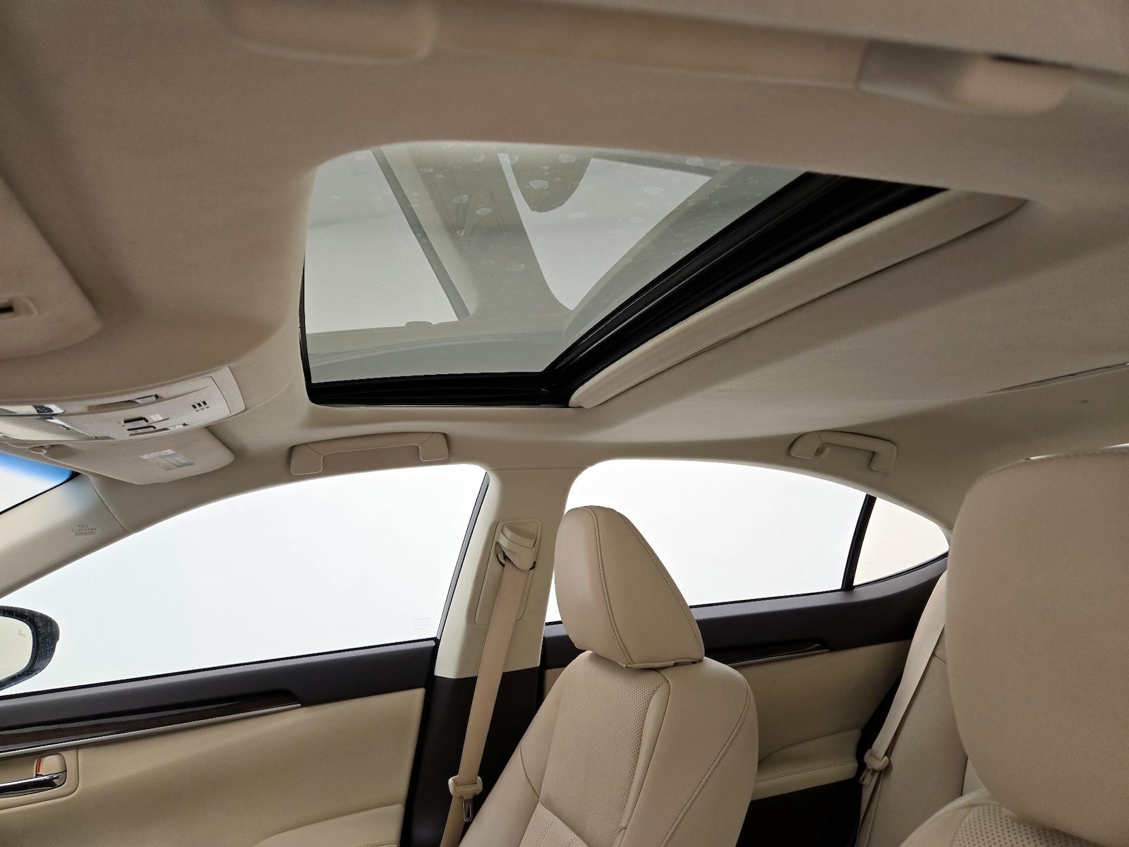 Sunroof(s) & Overhead Airbags