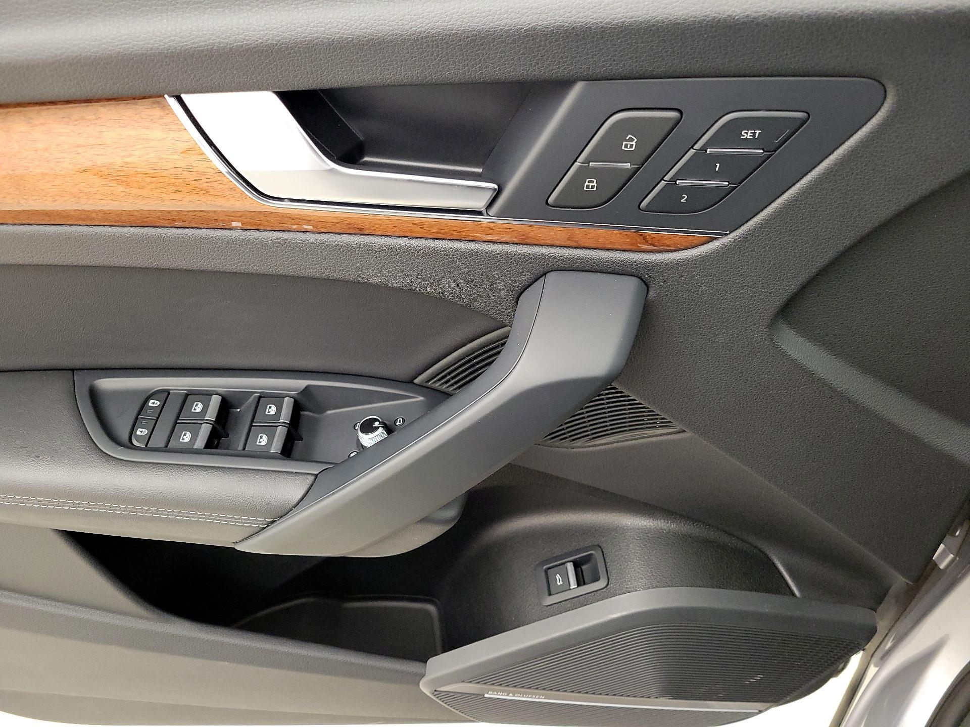 Thumbnail: 2023 Audi Q5 - 12