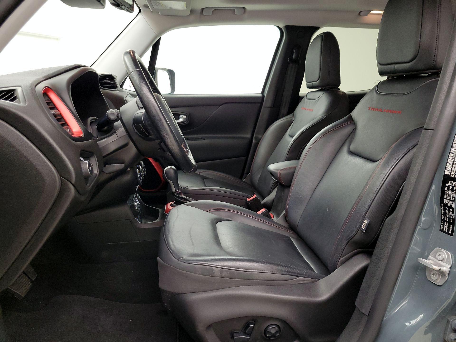 Thumbnail: 2016 Jeep Renegade - 11